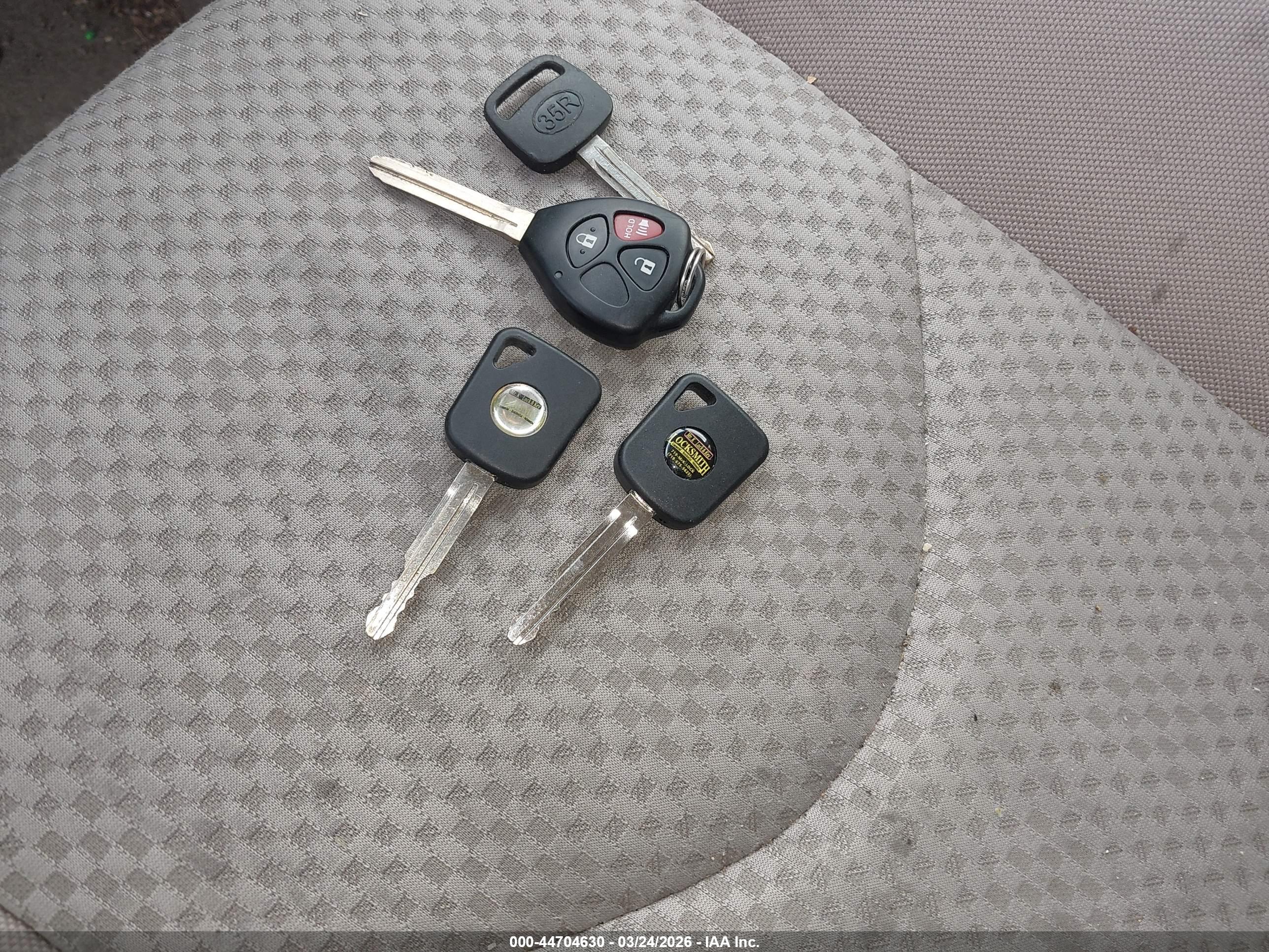 TOYOTA RAV4 image 11