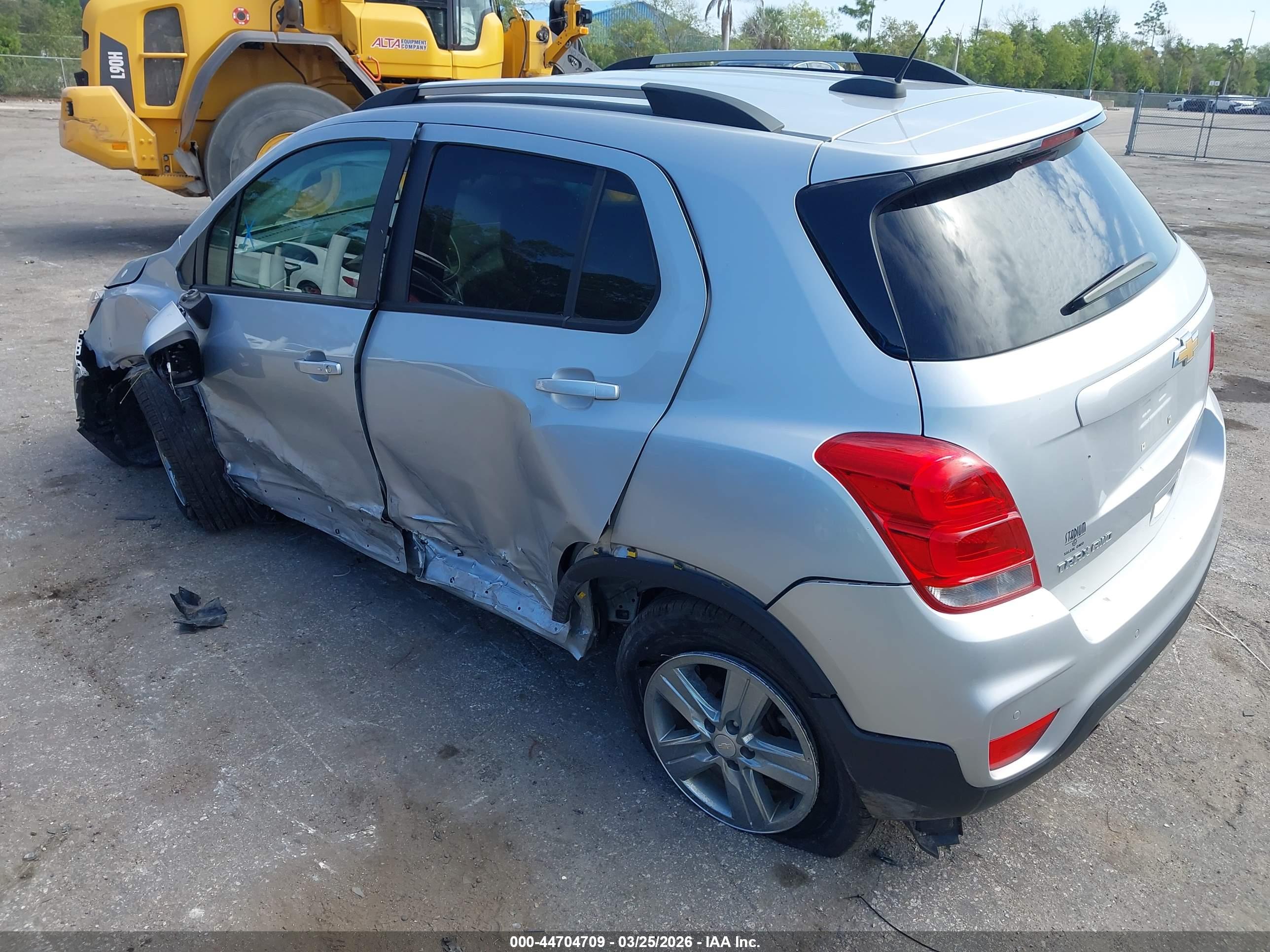CHEVROLET TRAX image 3