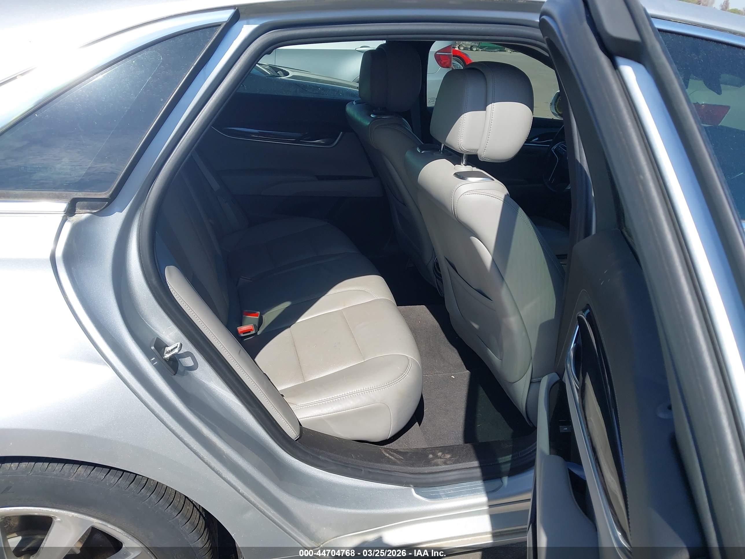 CADILLAC XTS image 8