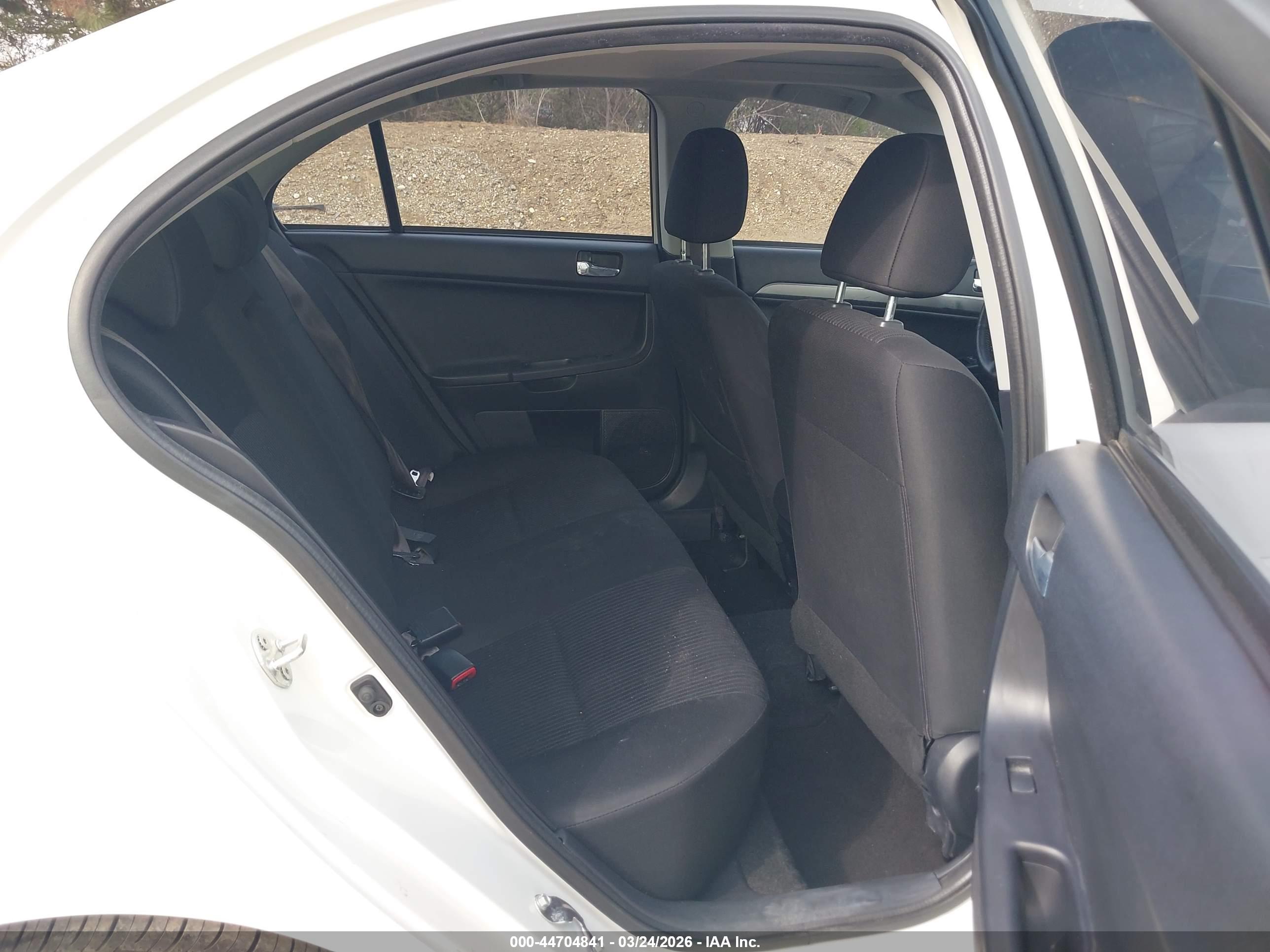 MITSUBISHI LANCER image 8