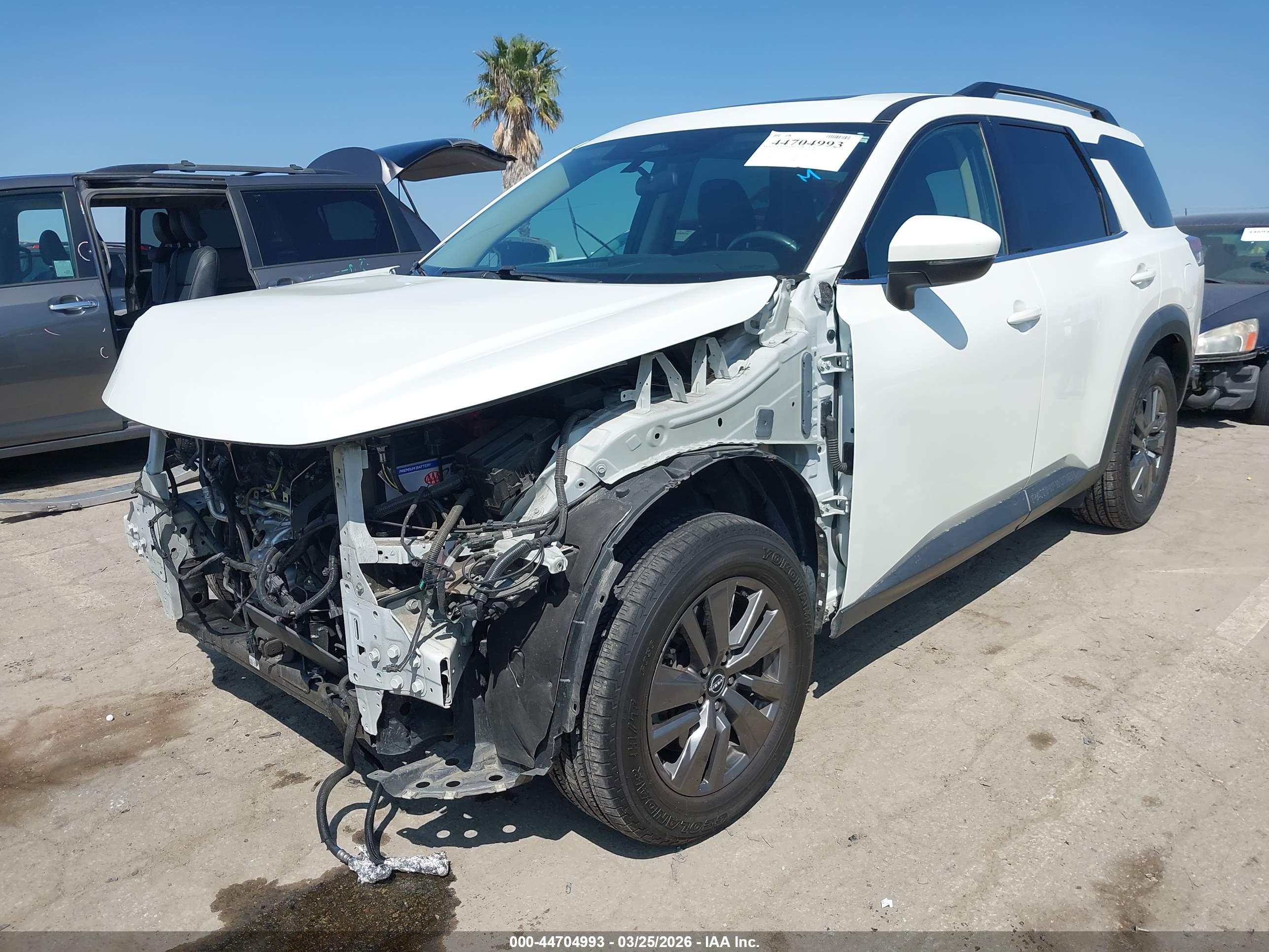 NISSAN PATHFINDER image 2