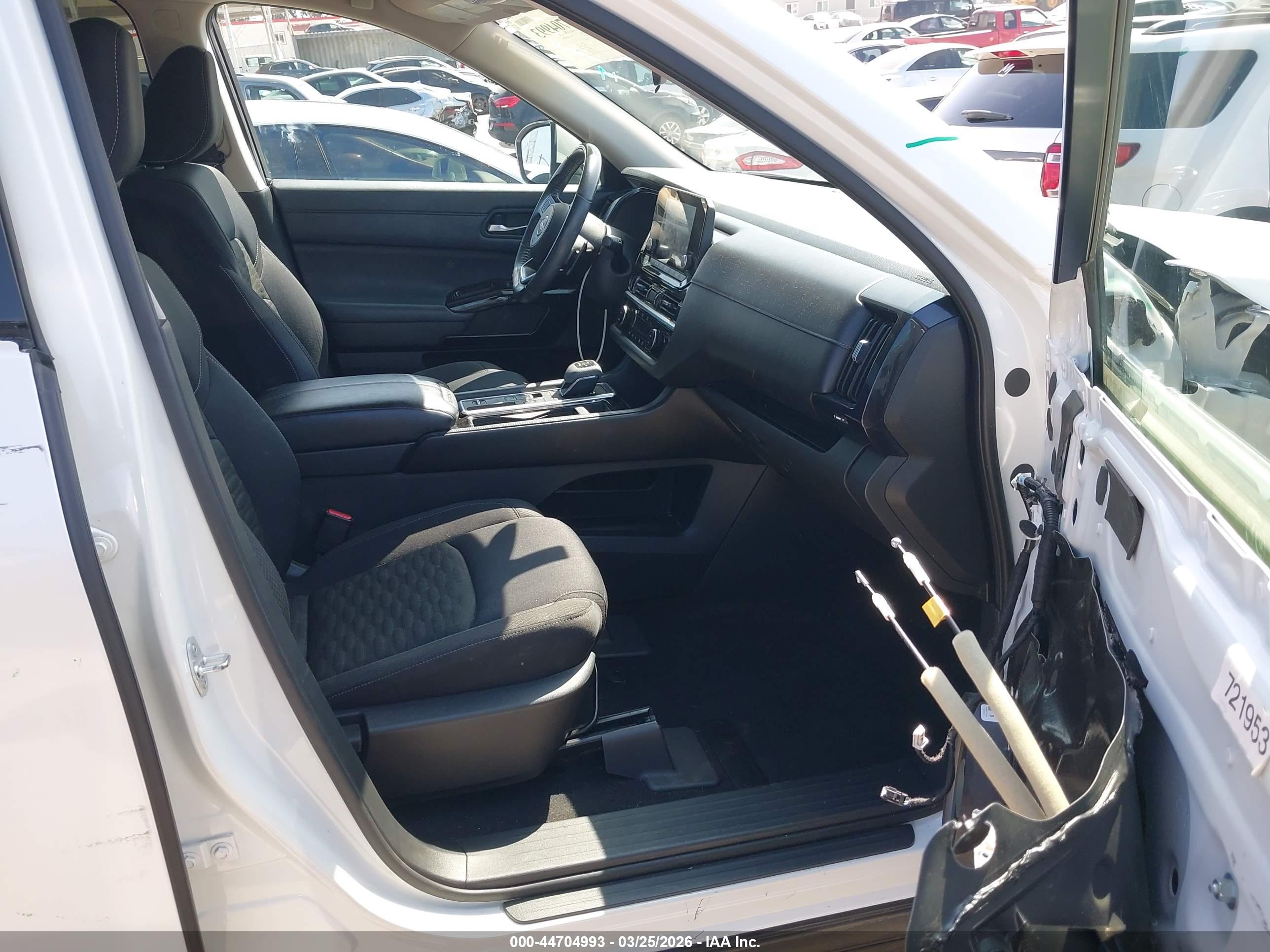 NISSAN PATHFINDER image 5