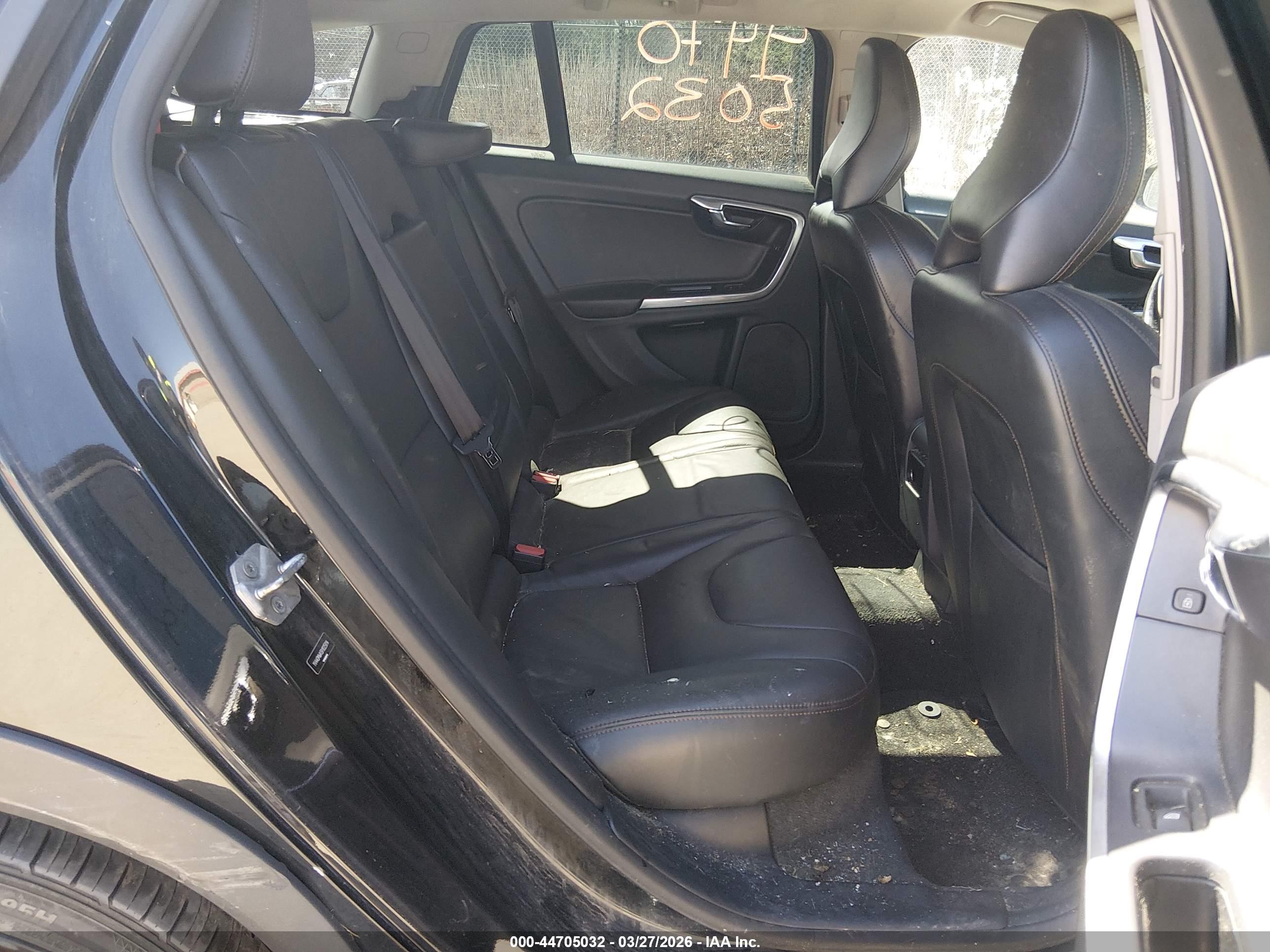 VOLVO V60 image 8
