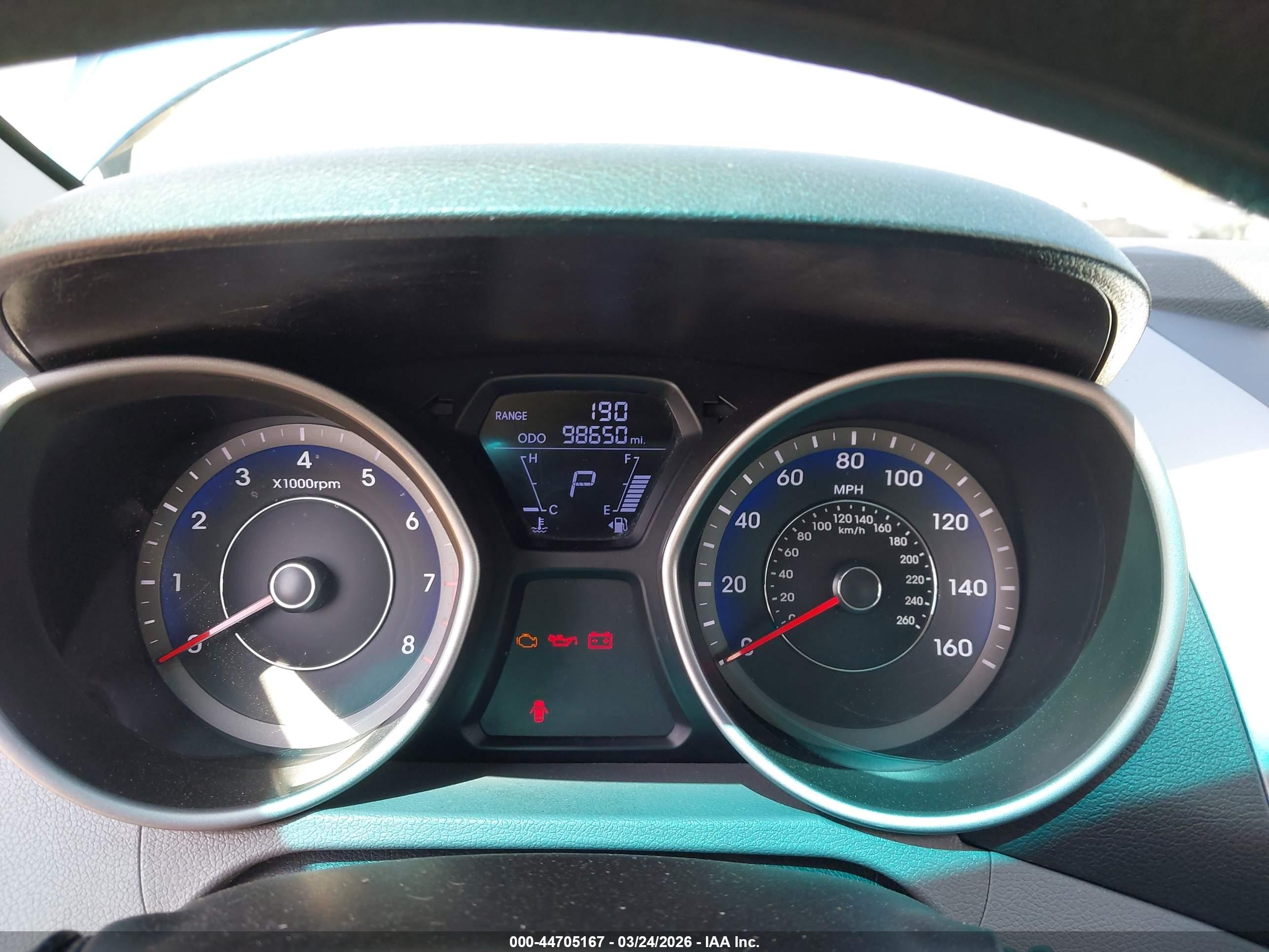 HYUNDAI ELANTRA image 7