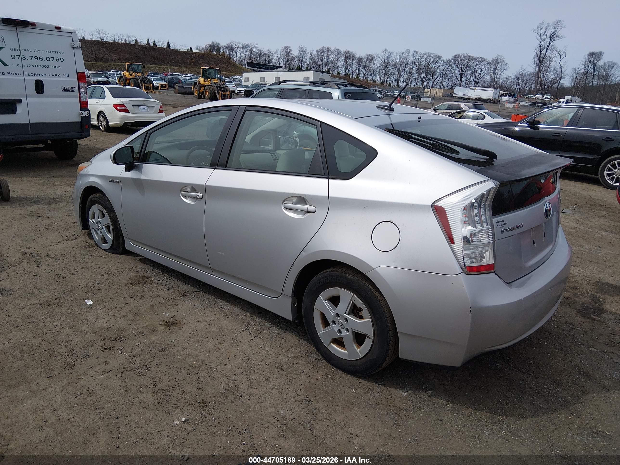 TOYOTA PRIUS image 3