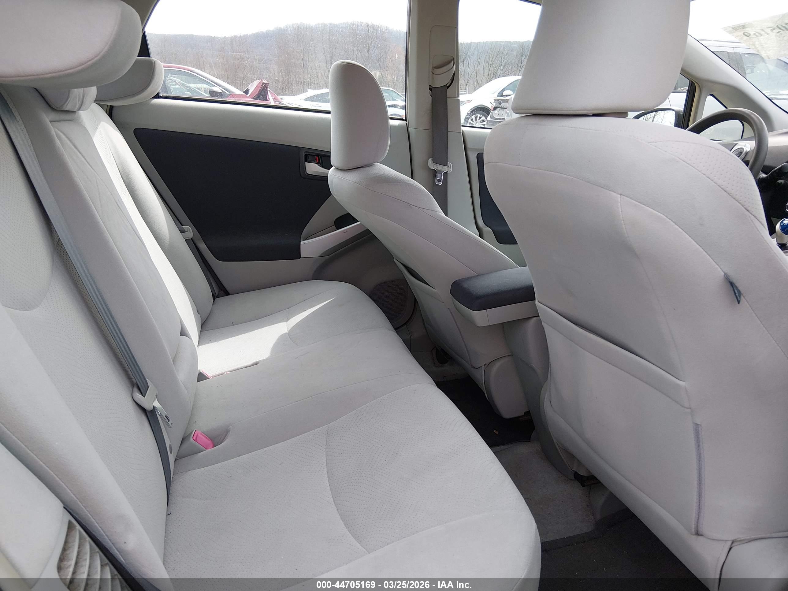 TOYOTA PRIUS image 8