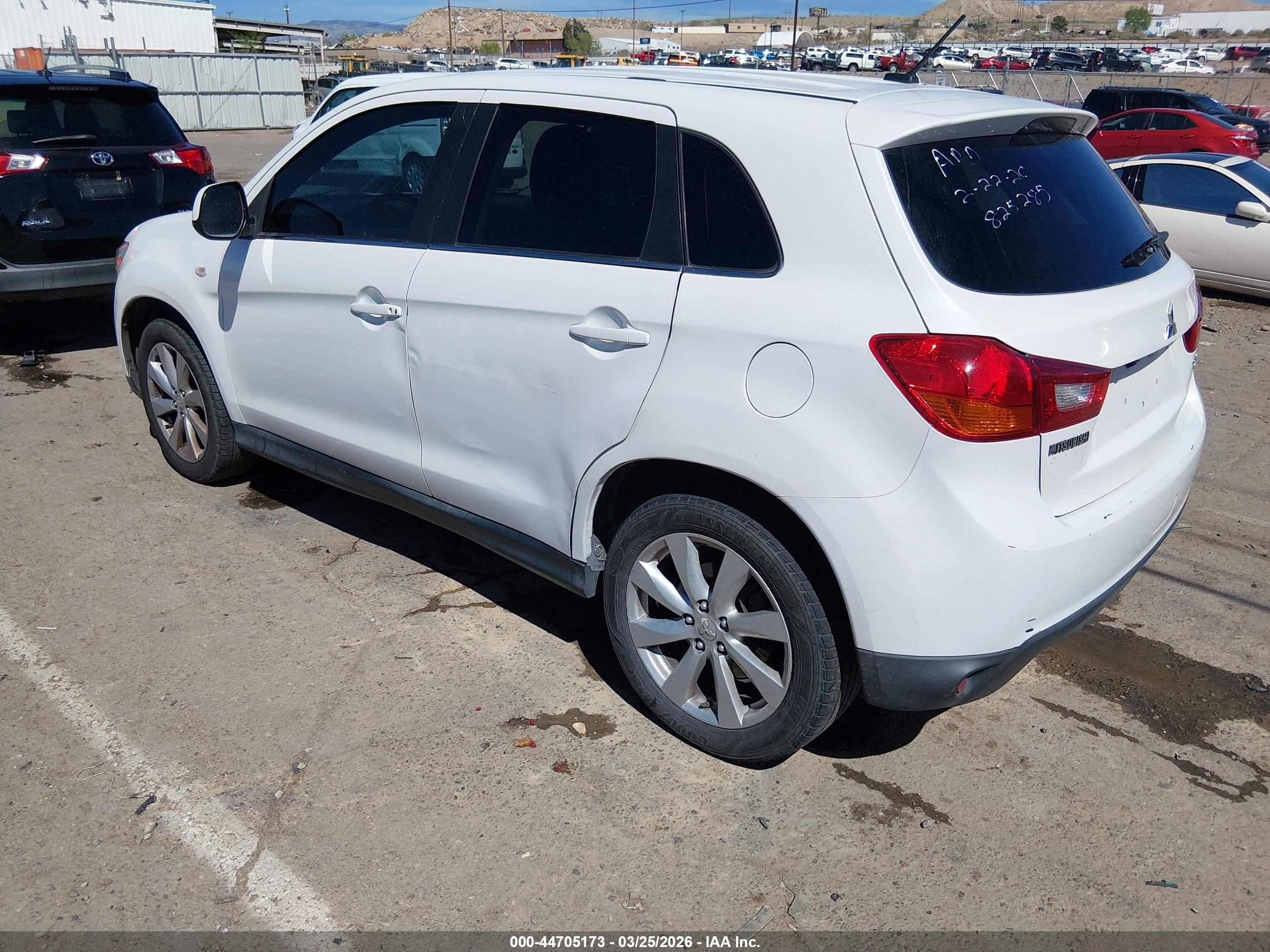 MITSUBISHI OUTLANDER image 3