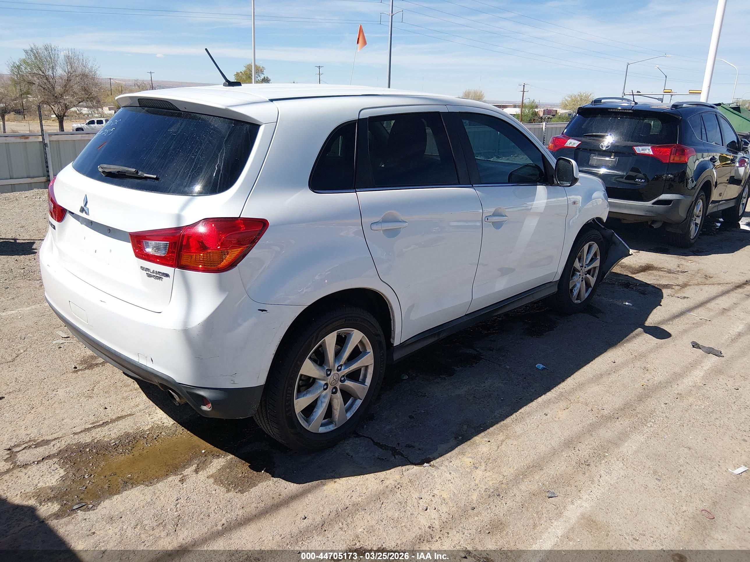 MITSUBISHI OUTLANDER image 4