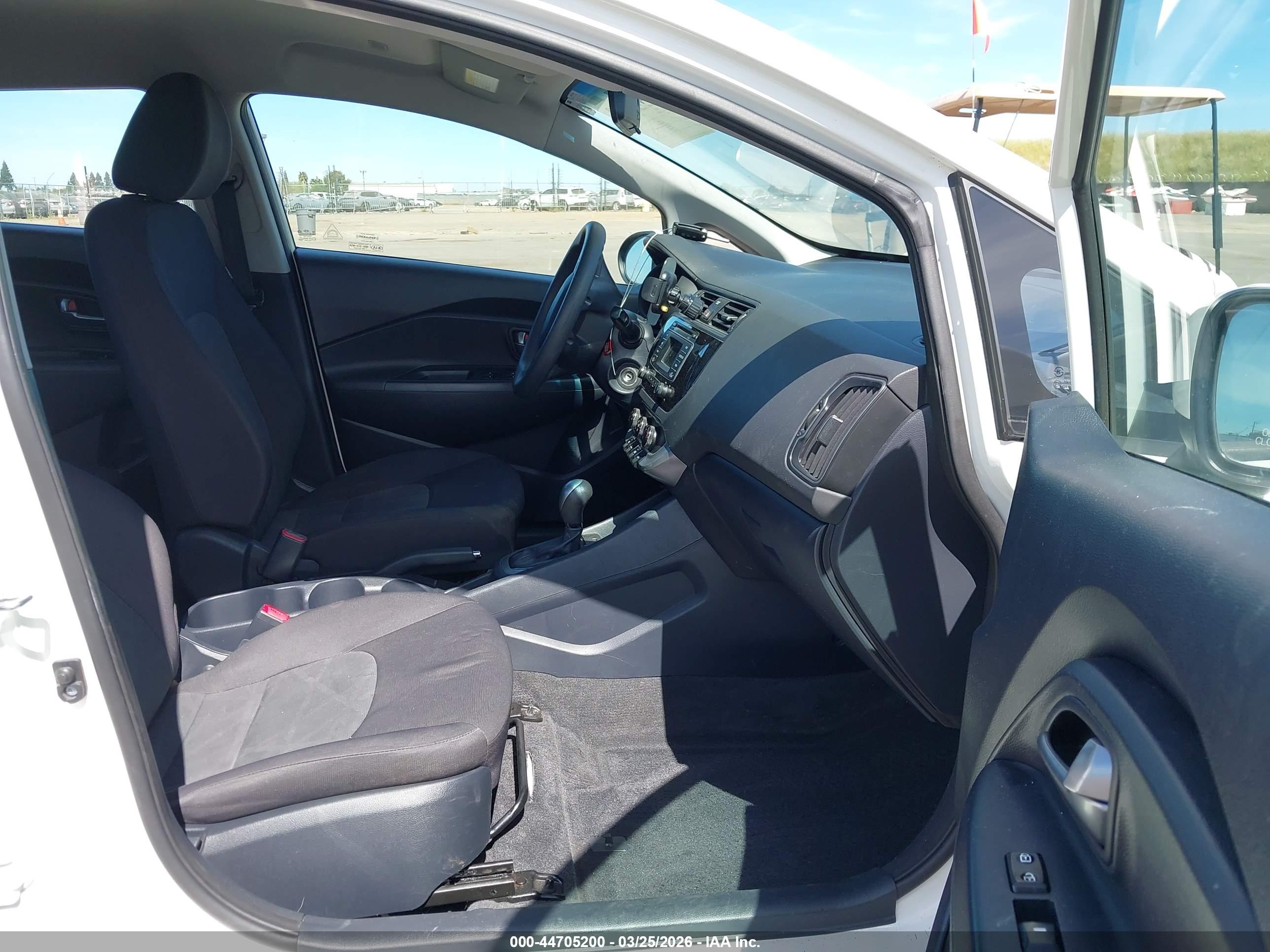 KIA RIO image 5