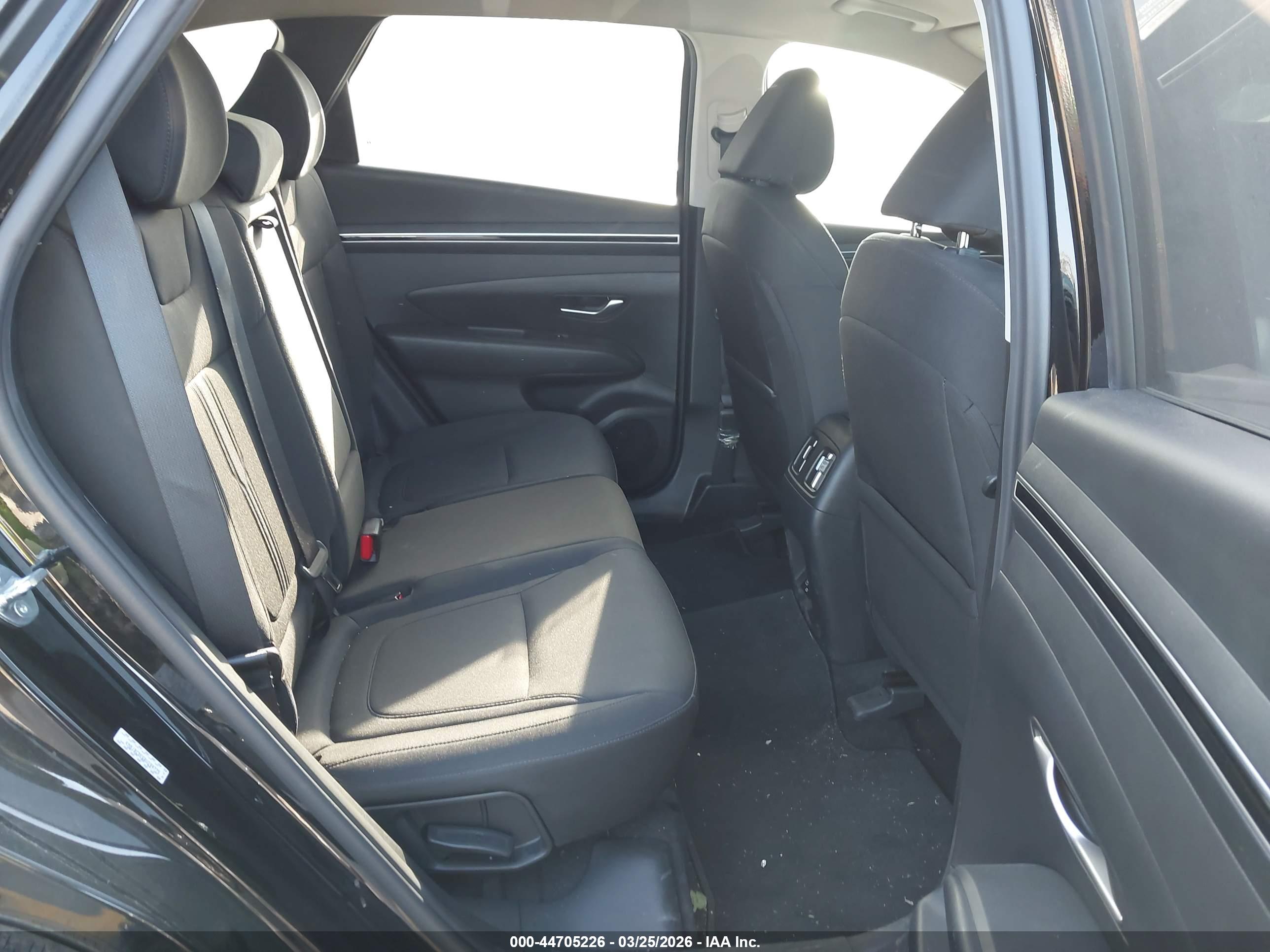 HYUNDAI TUCSON image 8