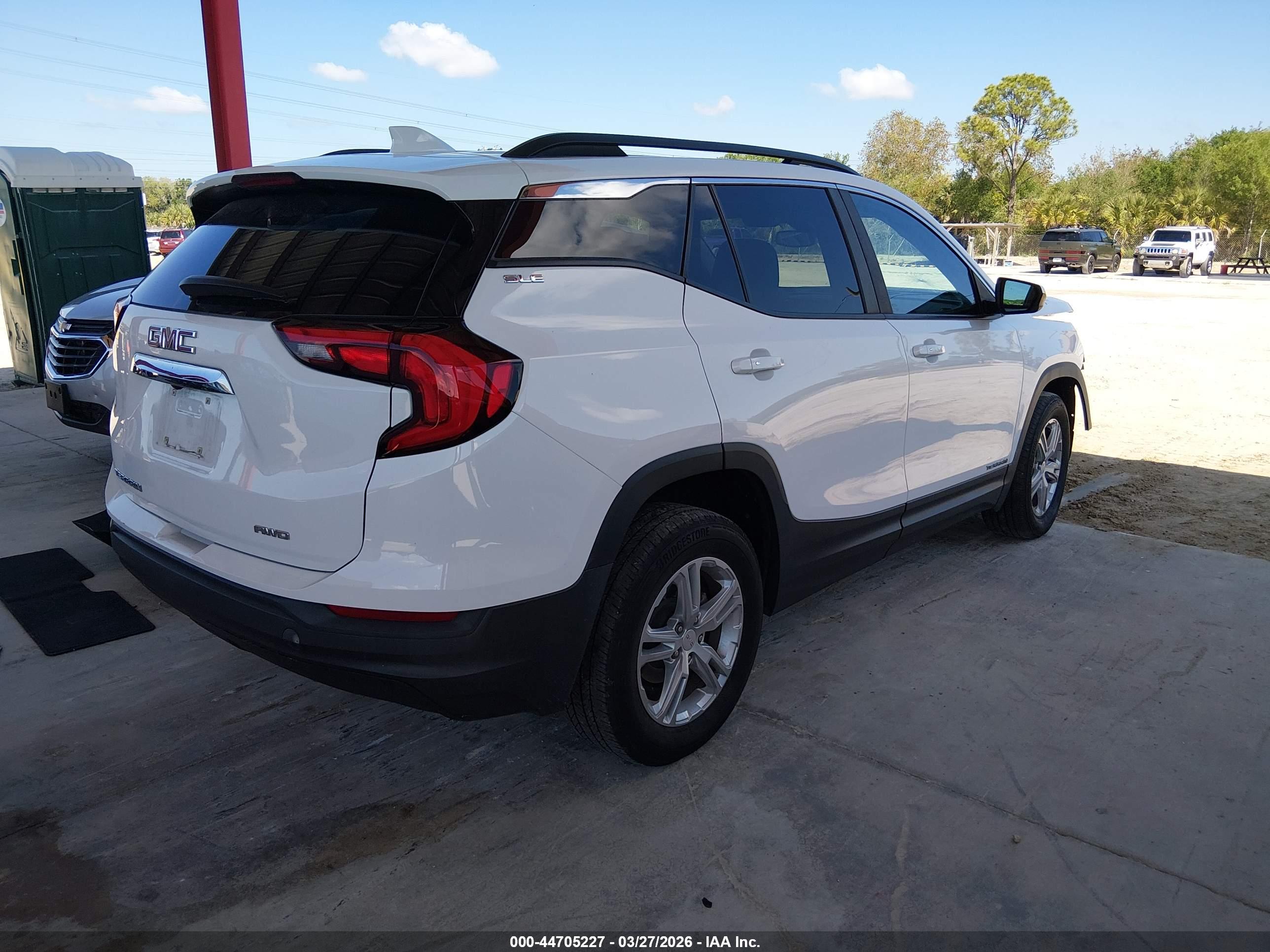 GMC TERRAIN image 4