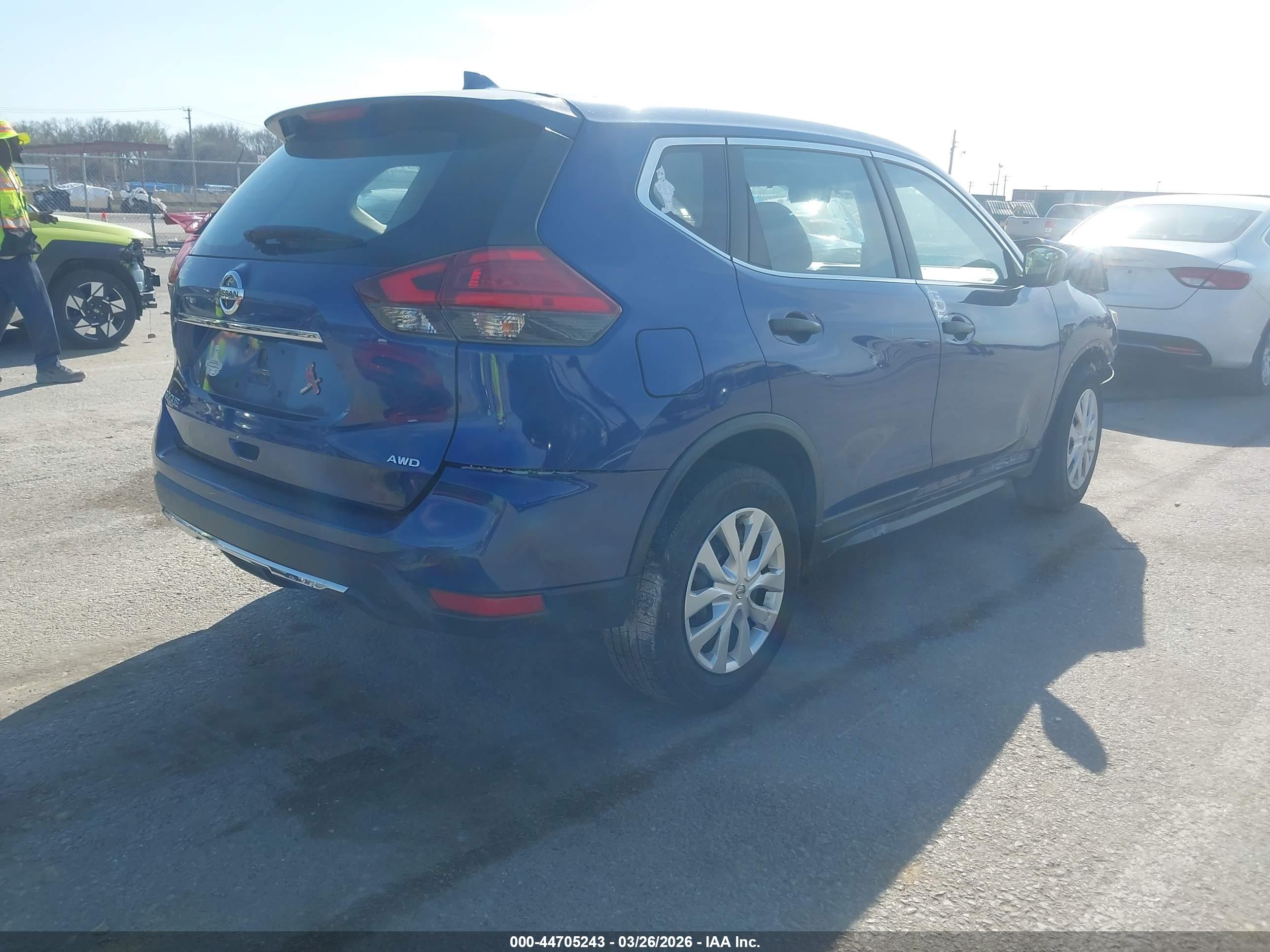 NISSAN ROGUE image 4