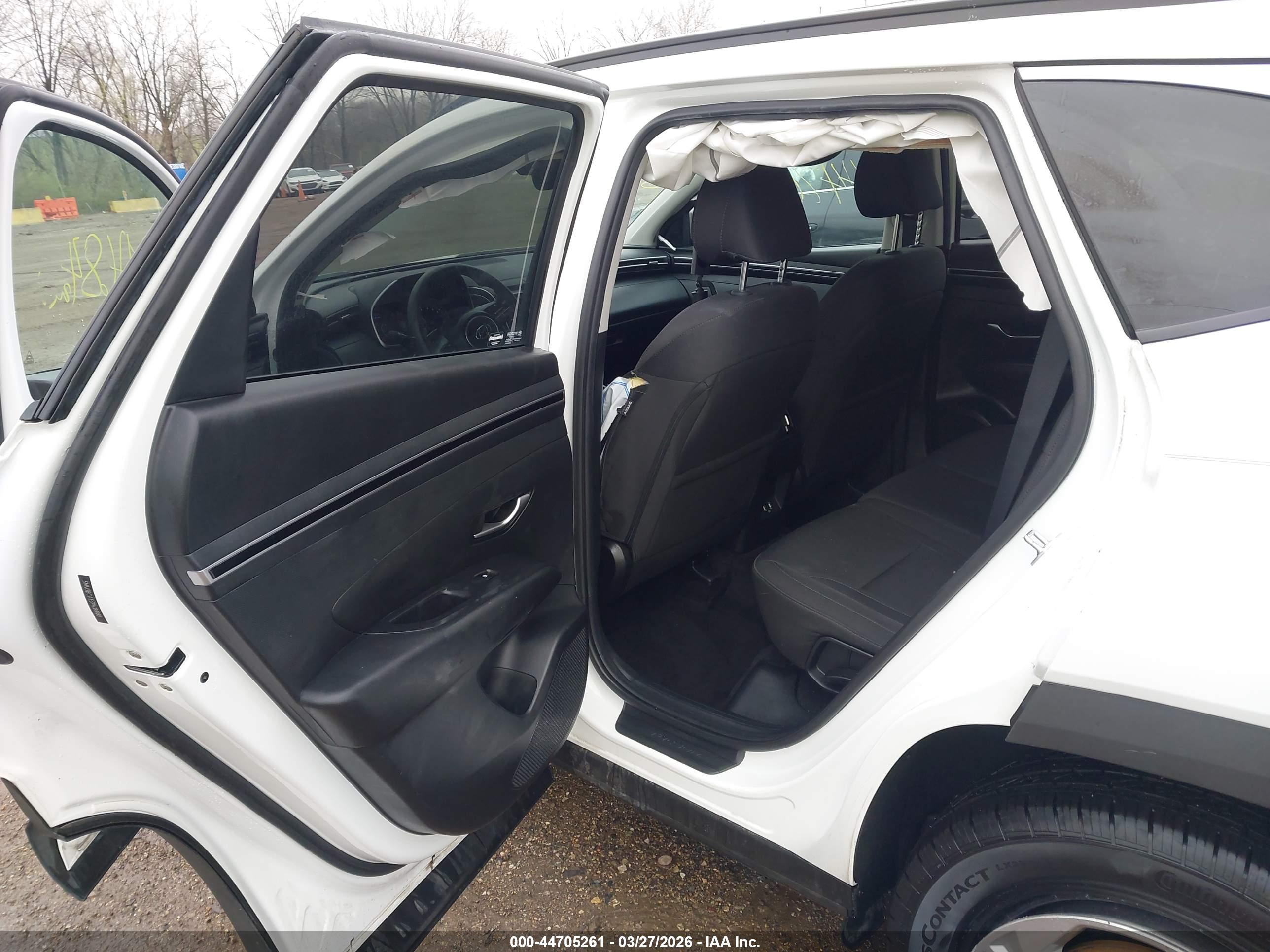 HYUNDAI TUCSON image 8