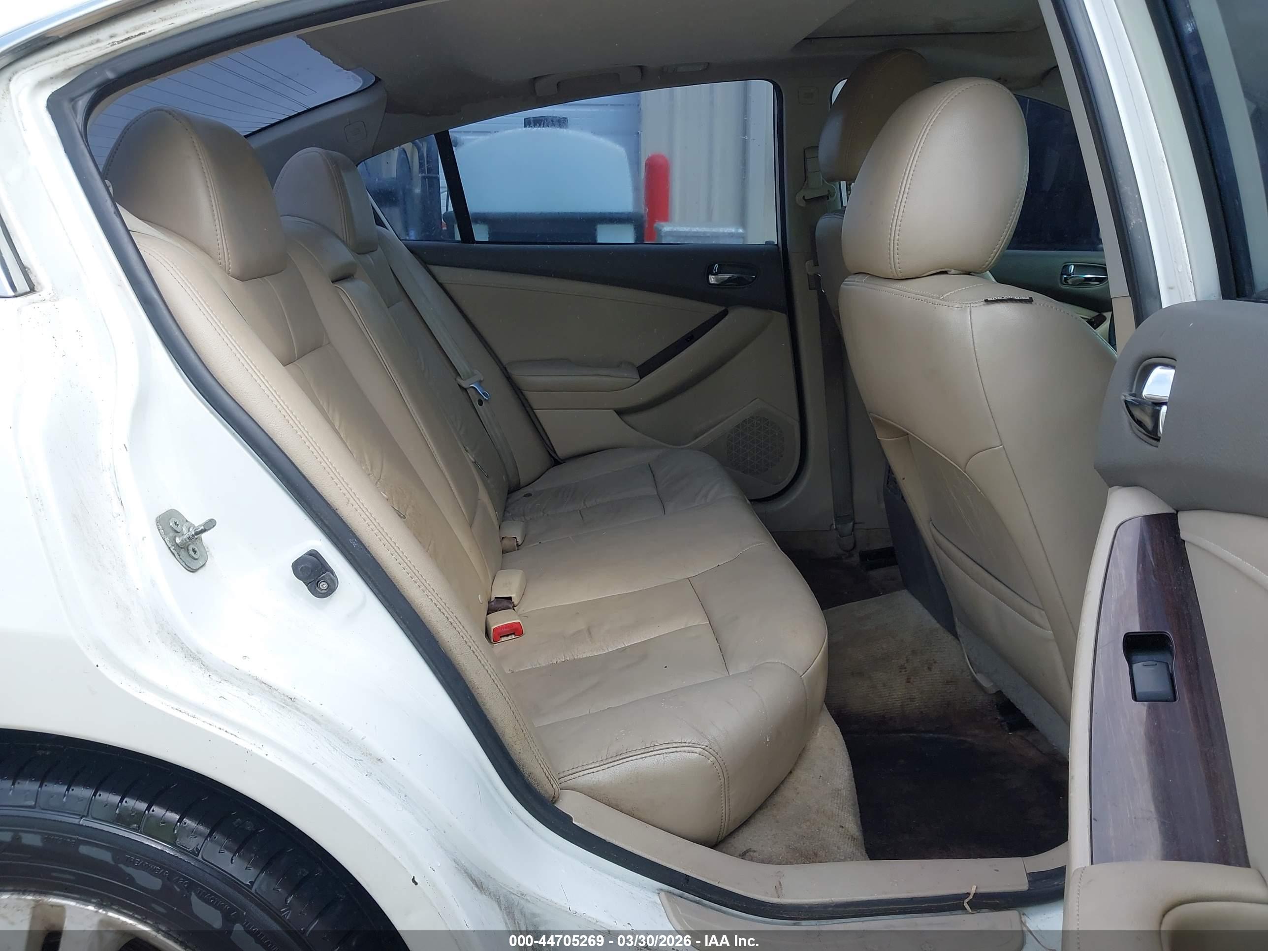 NISSAN ALTIMA image 8