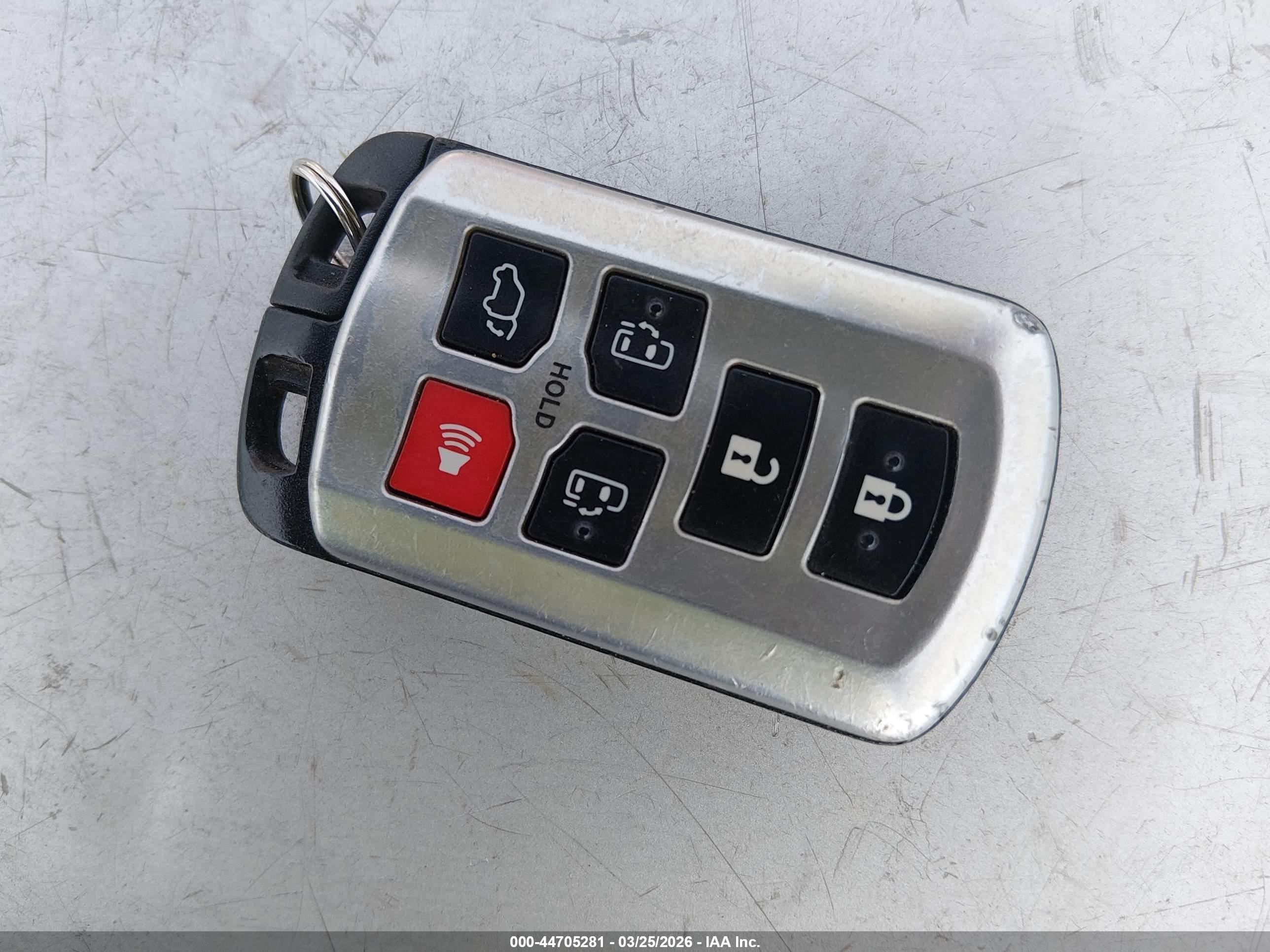 TOYOTA SIENNA image 11