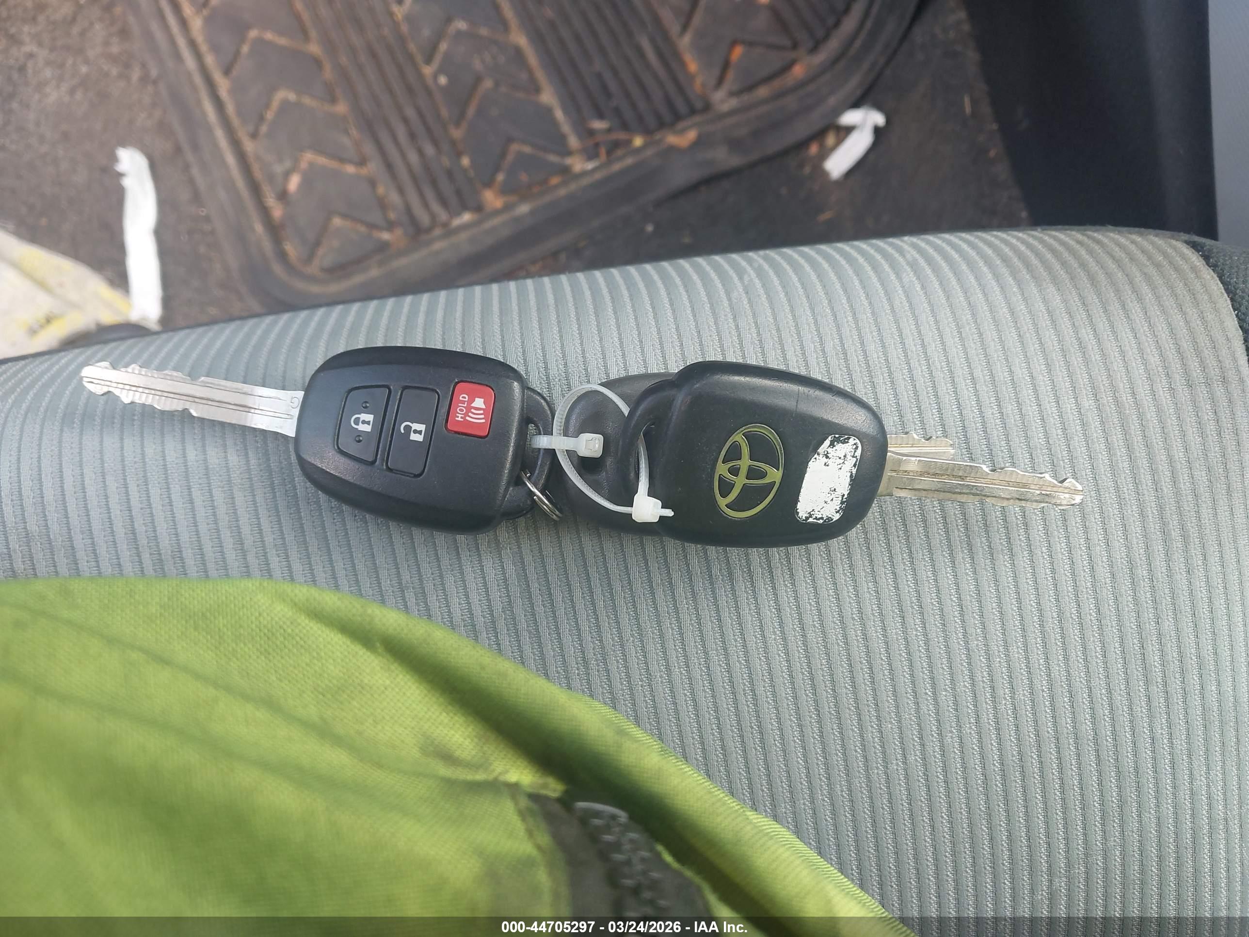 TOYOTA PRIUS image 11
