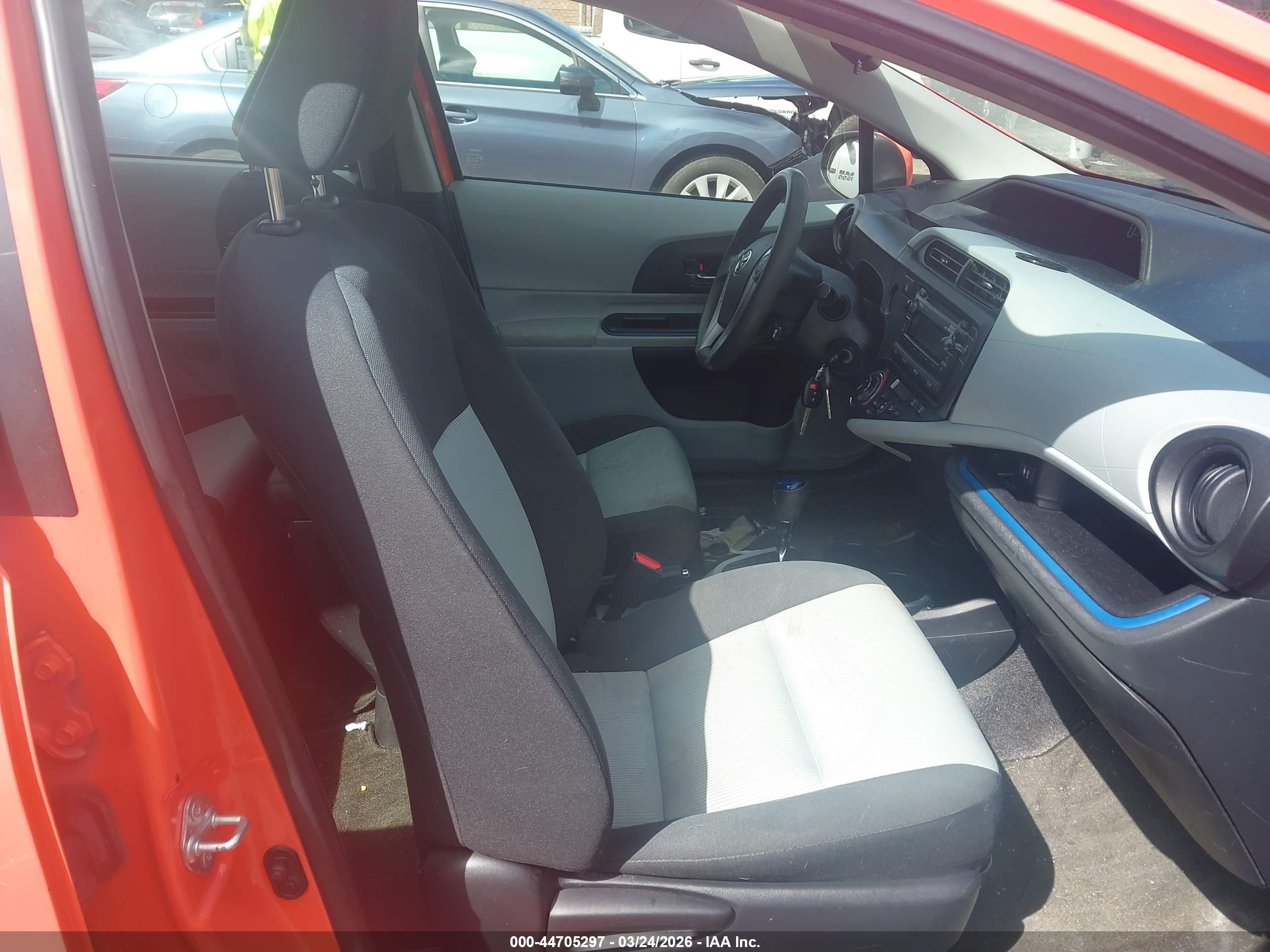 TOYOTA PRIUS image 5