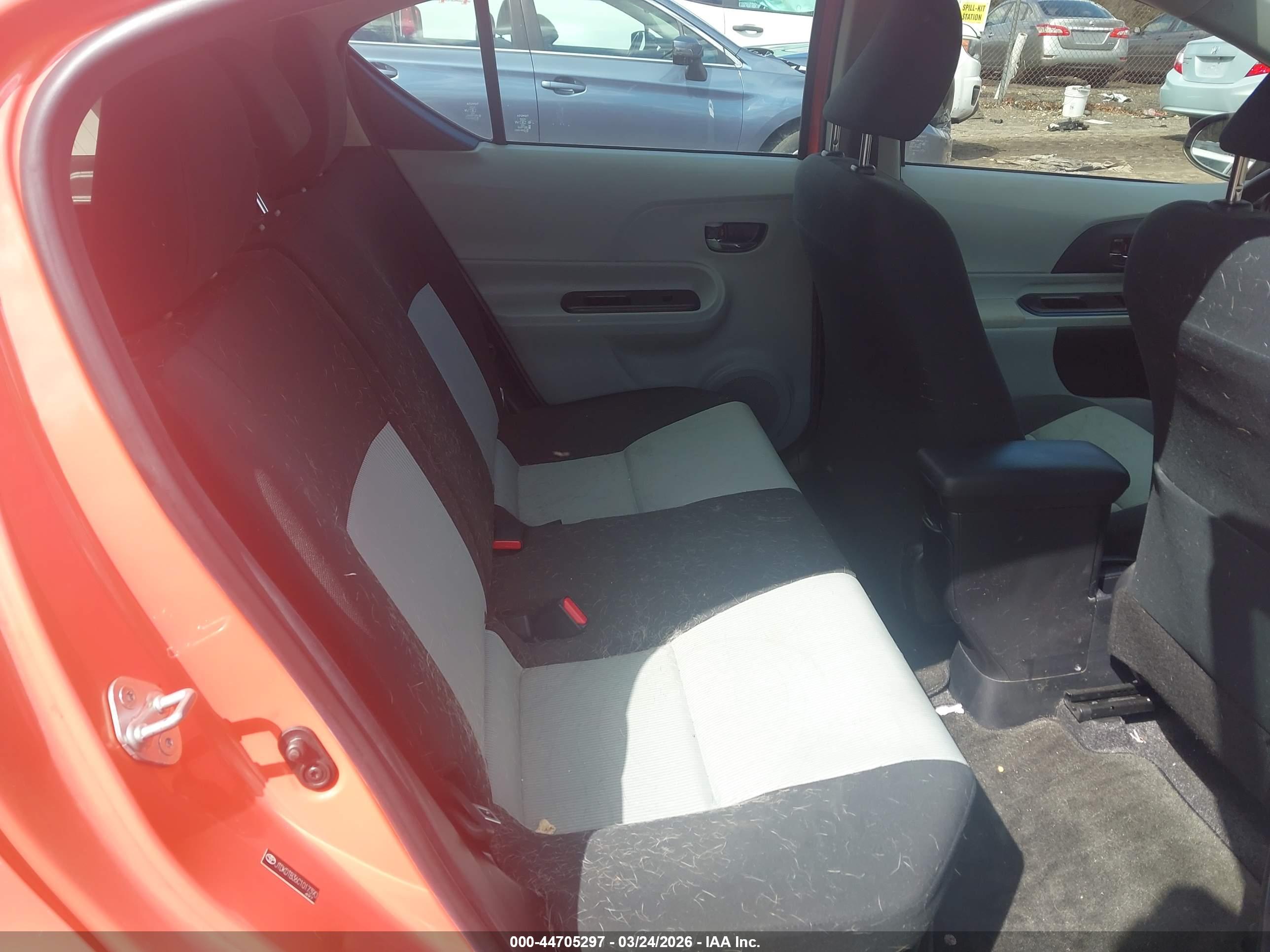 TOYOTA PRIUS image 8