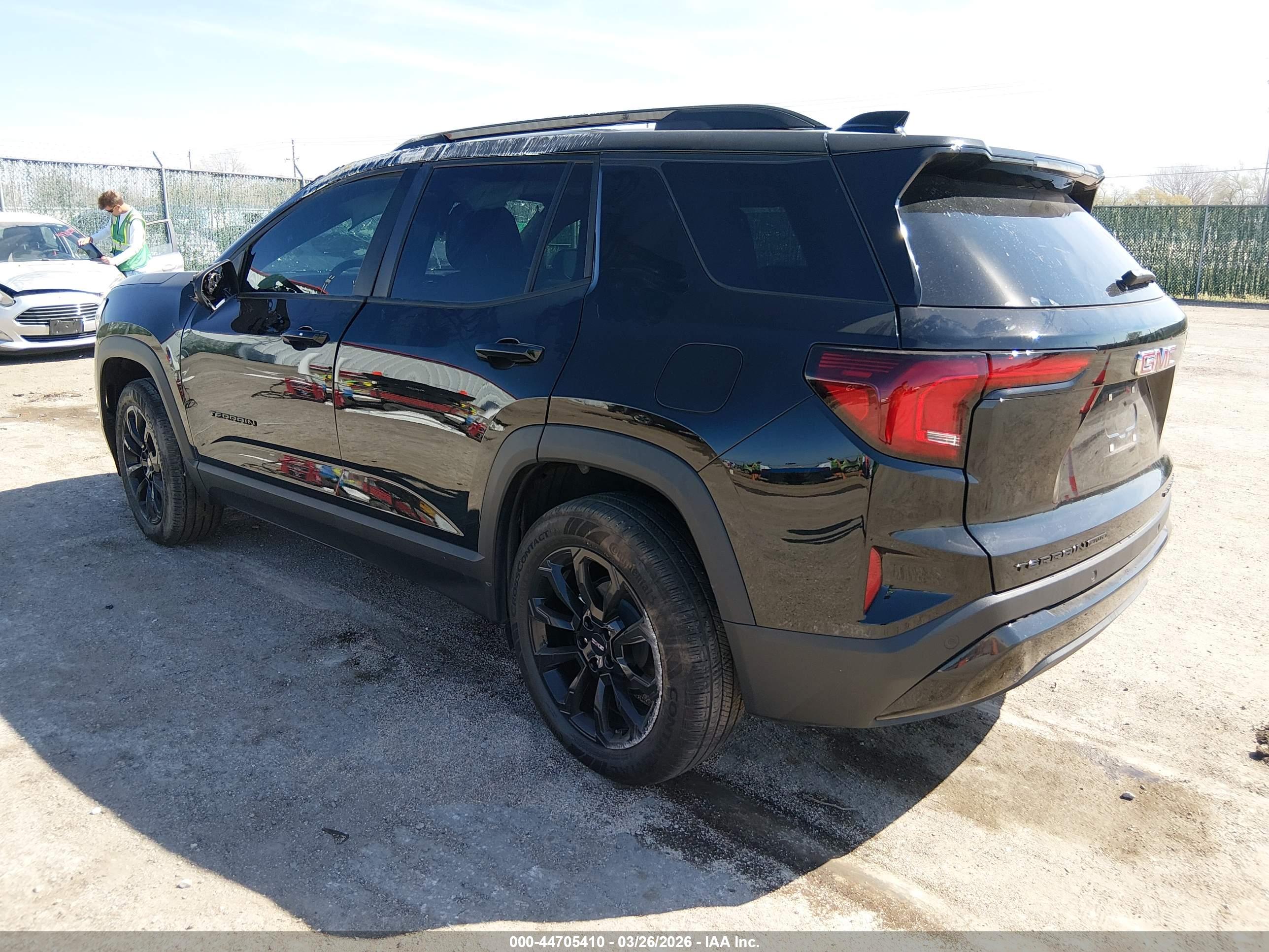 GMC TERRAIN image 3