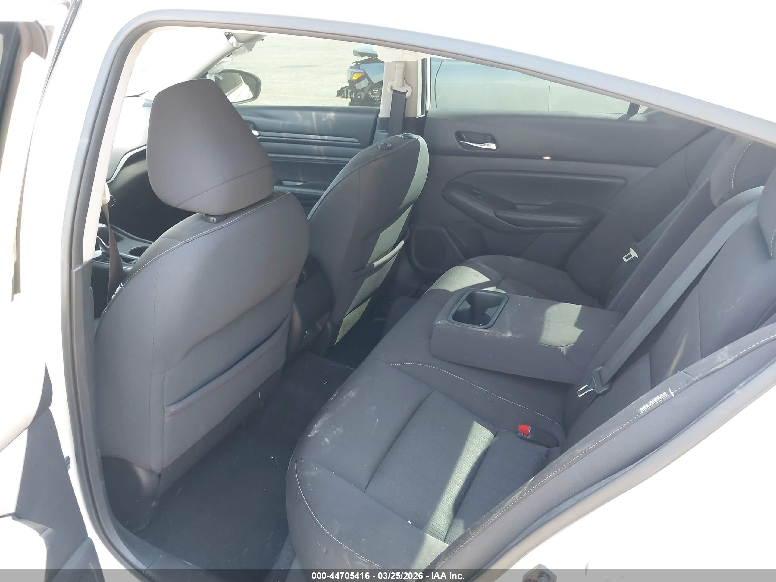 NISSAN ALTIMA image 8