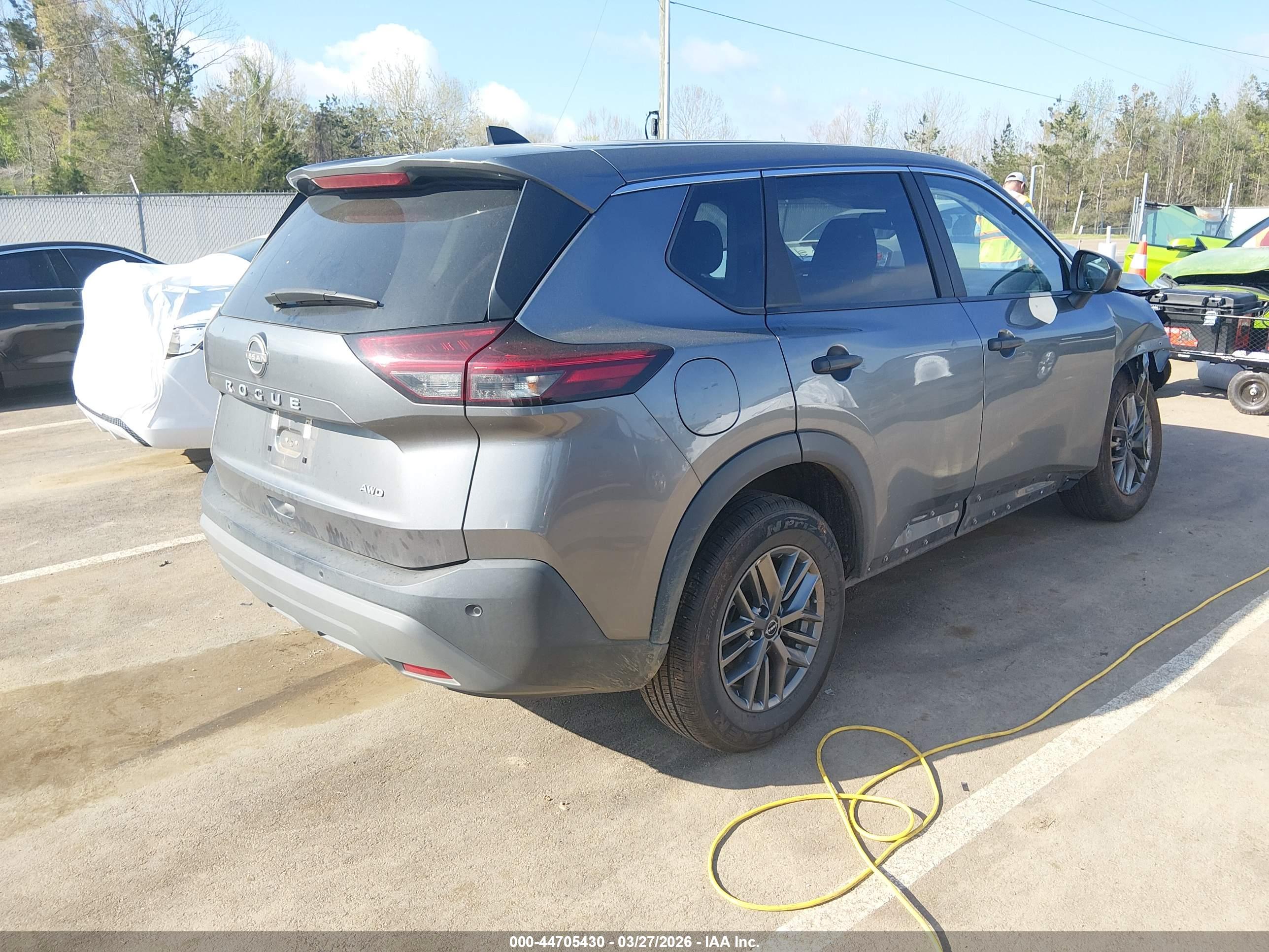 NISSAN ROGUE image 4