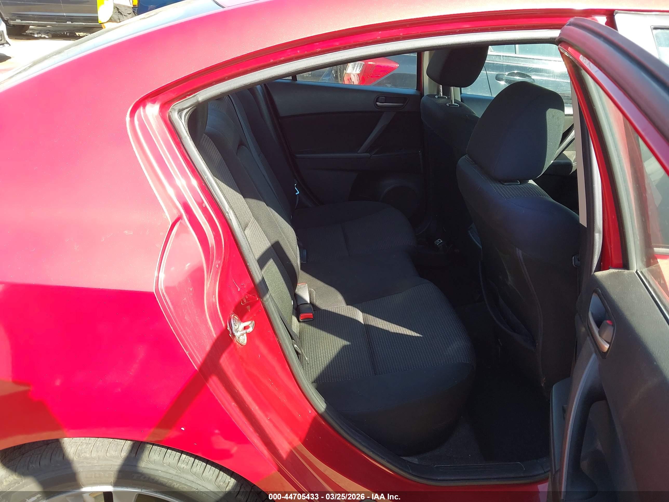 MAZDA MAZDA3 image 8