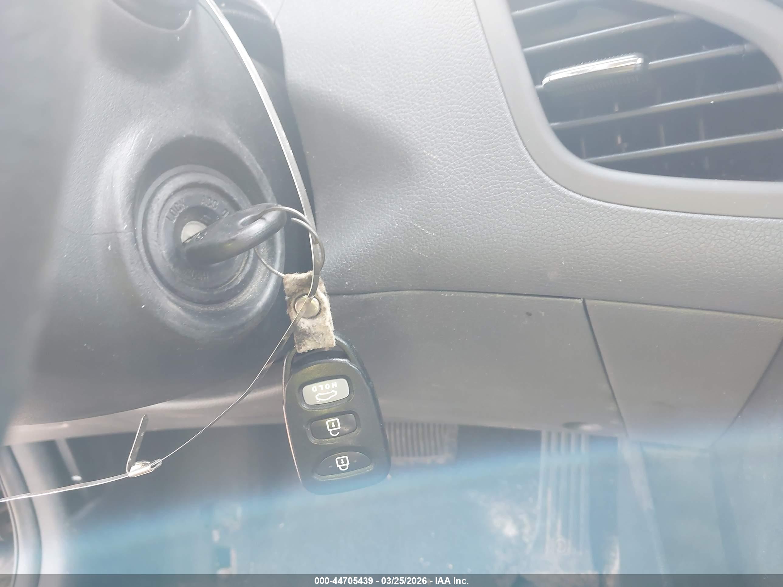 HYUNDAI ELANTRA image 11