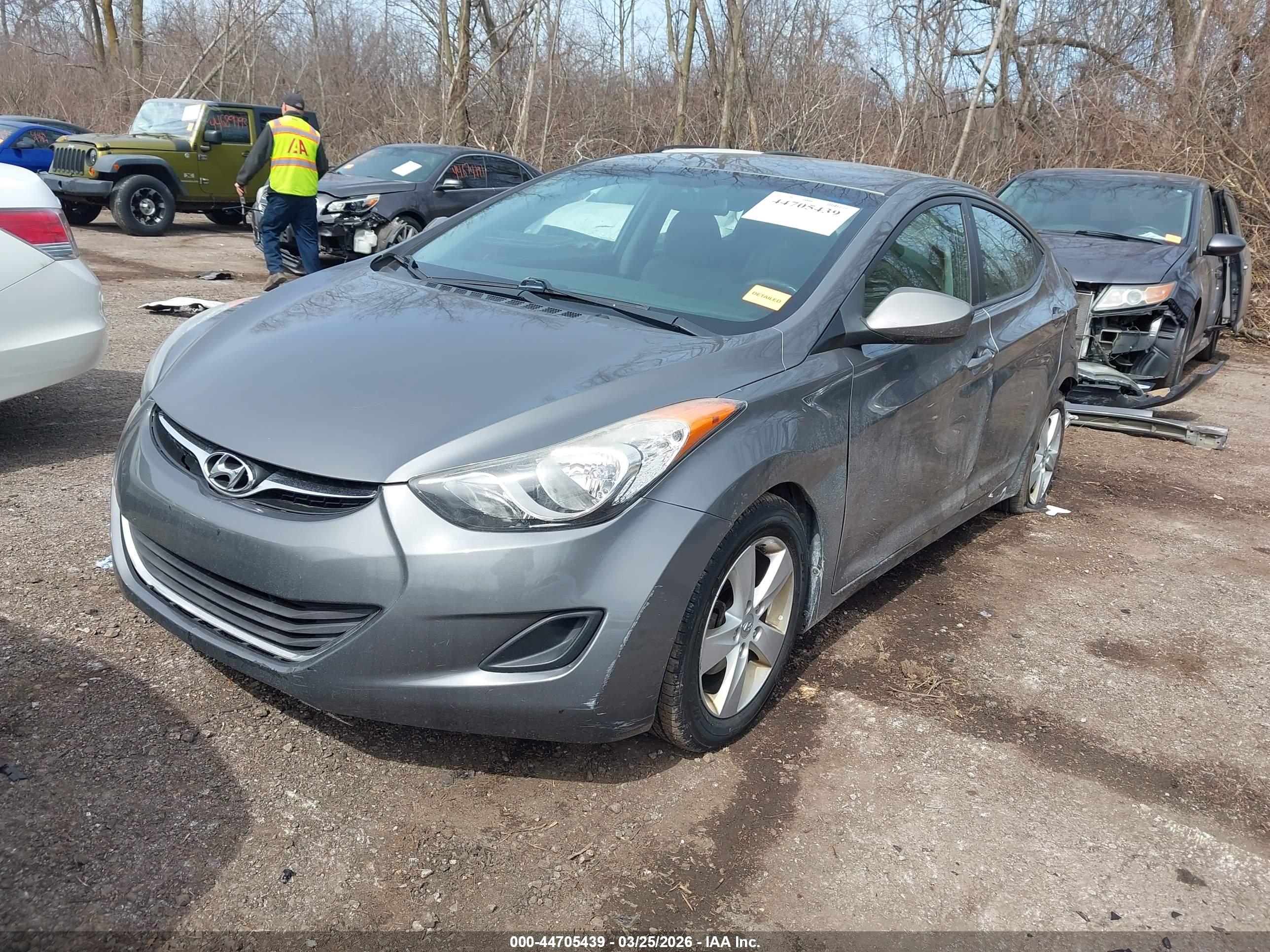 HYUNDAI ELANTRA image 2