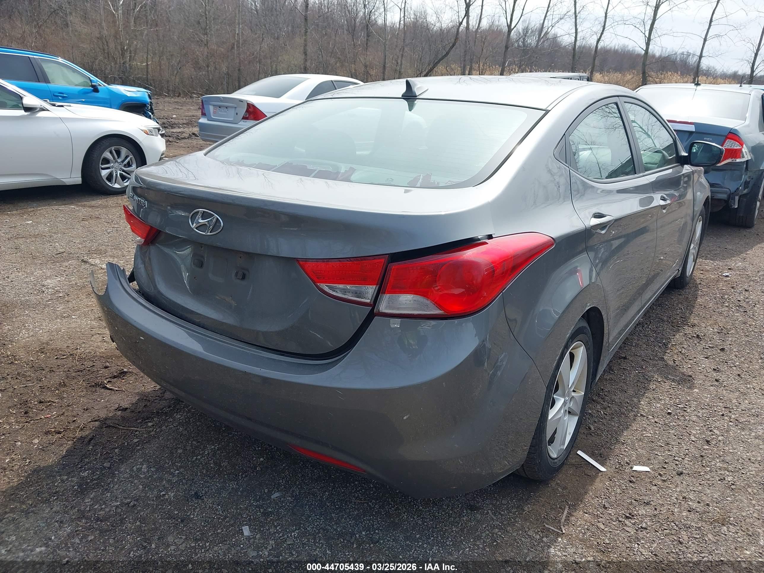 HYUNDAI ELANTRA image 4