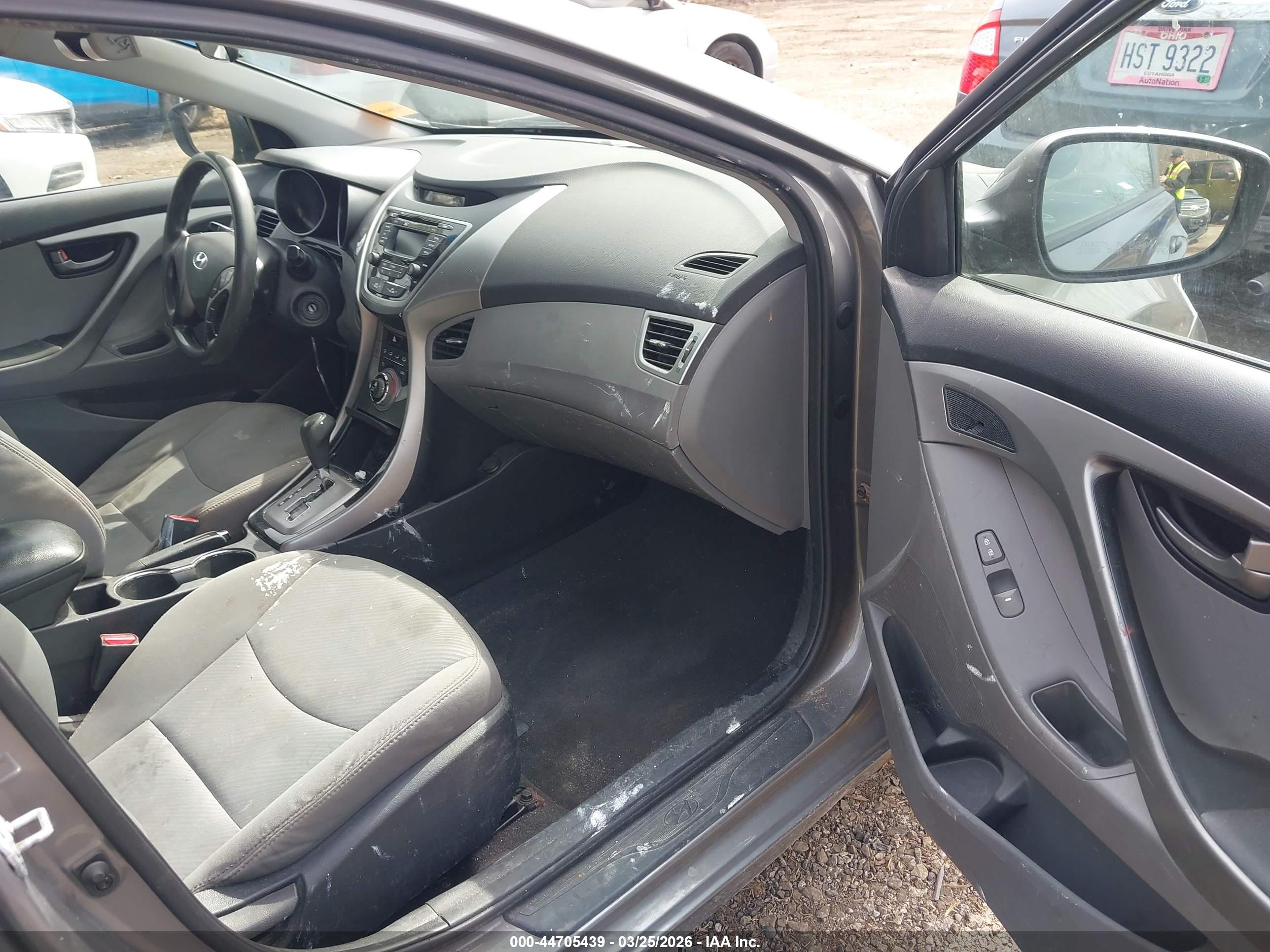 HYUNDAI ELANTRA image 5