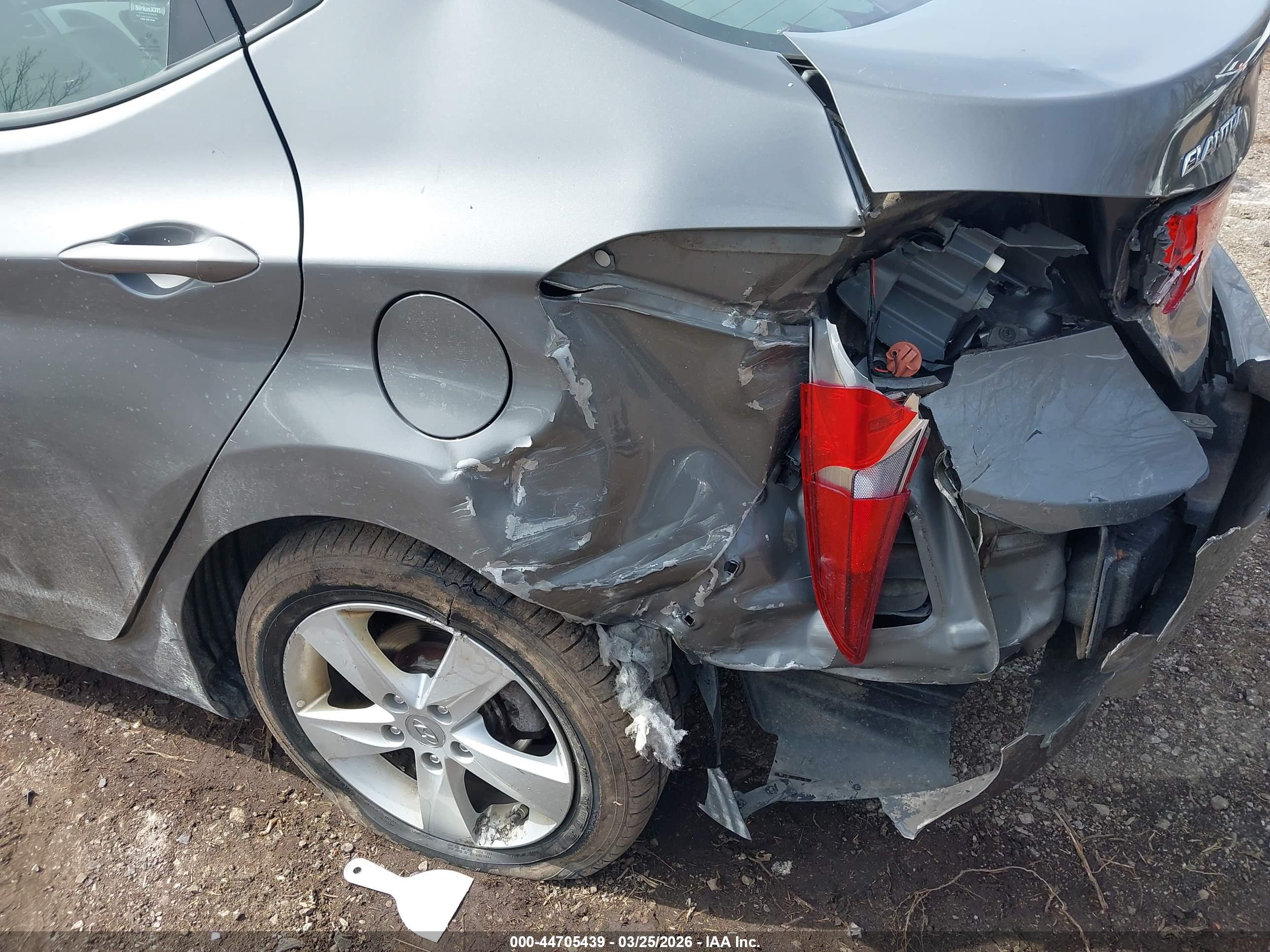 HYUNDAI ELANTRA image 6