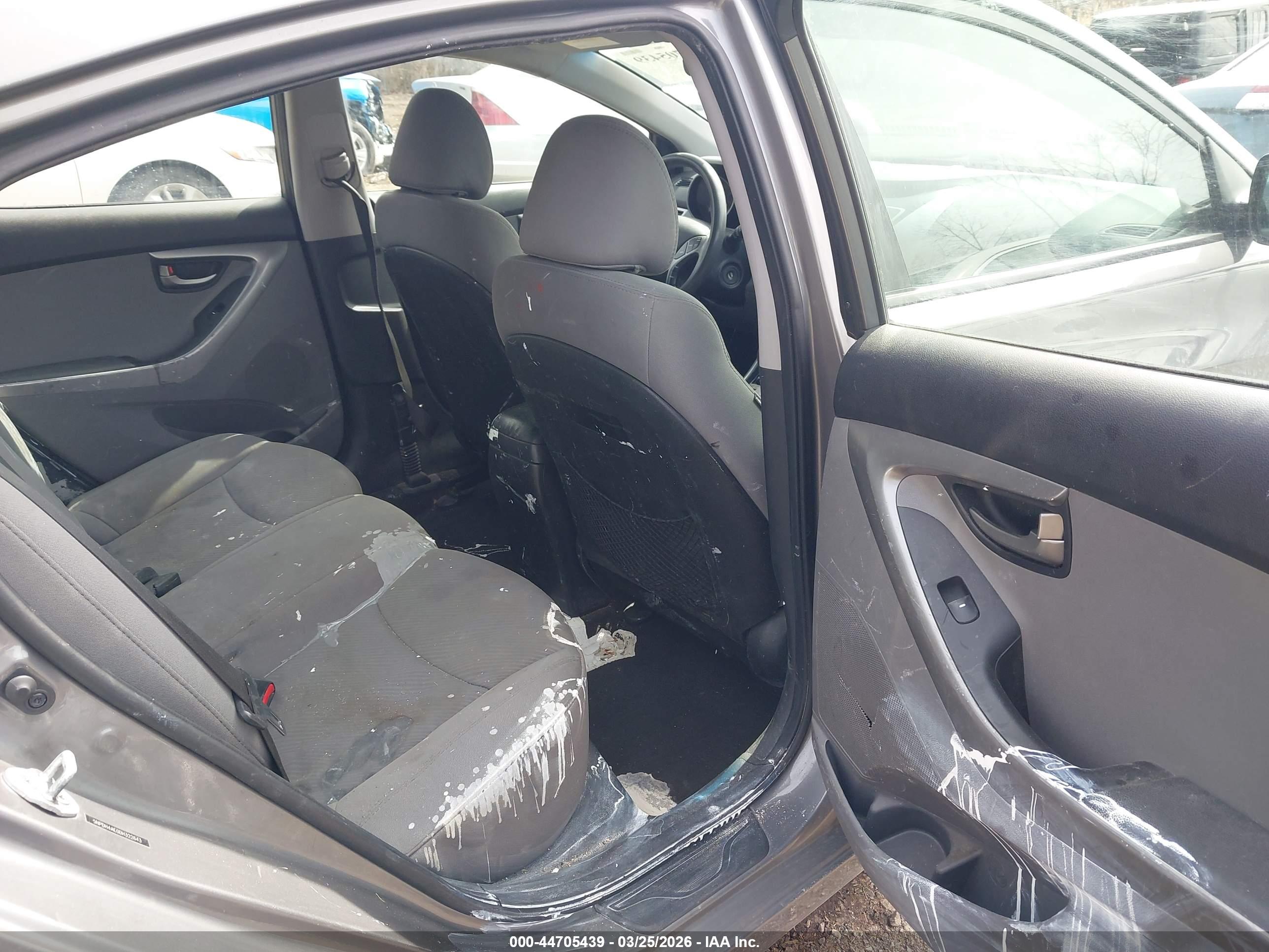 HYUNDAI ELANTRA image 8