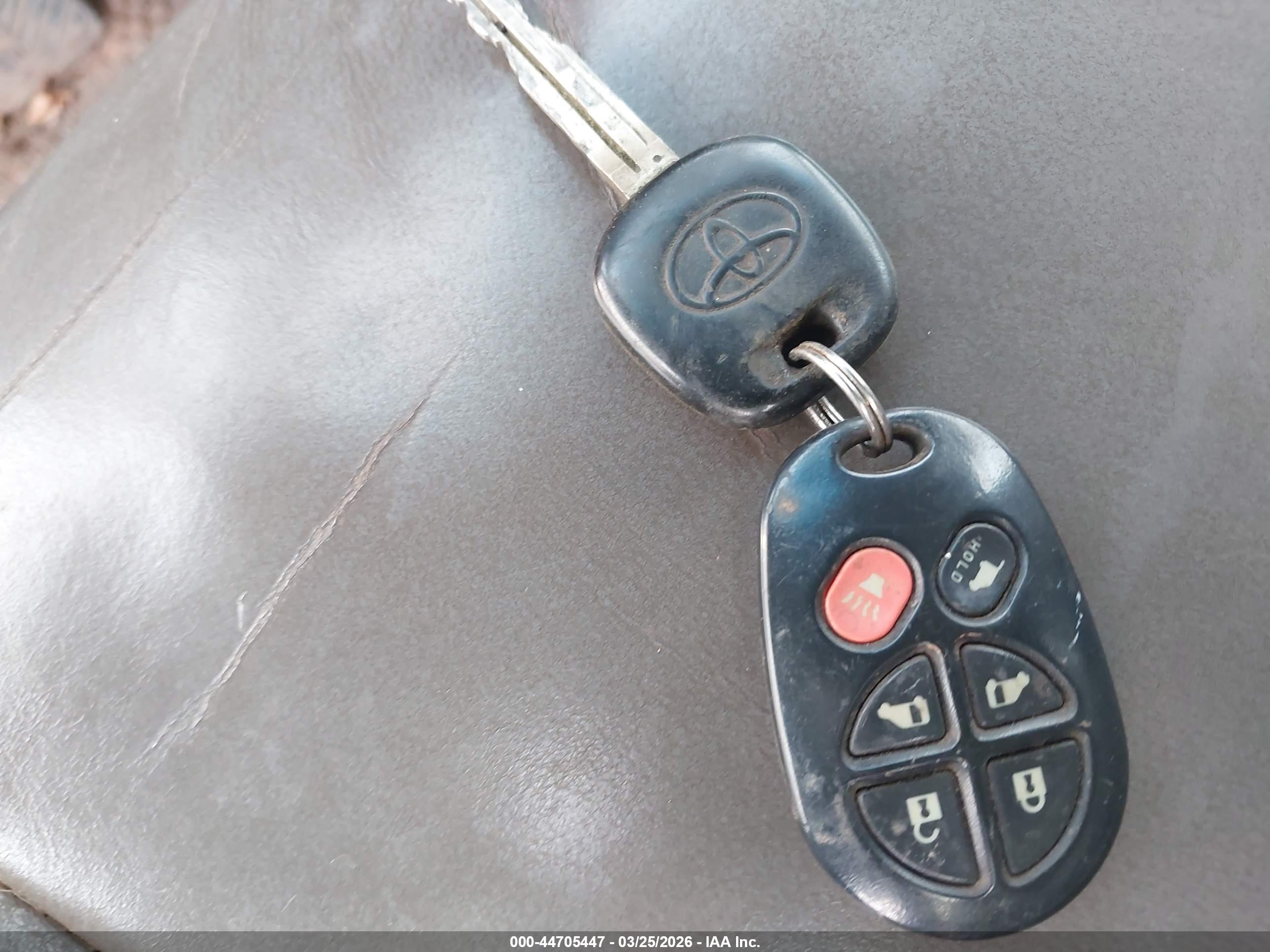 TOYOTA SIENNA image 11