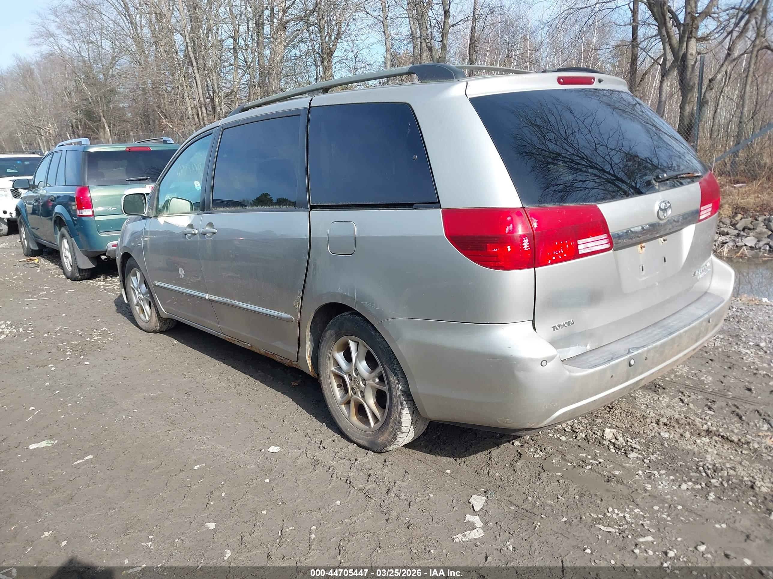 TOYOTA SIENNA image 3