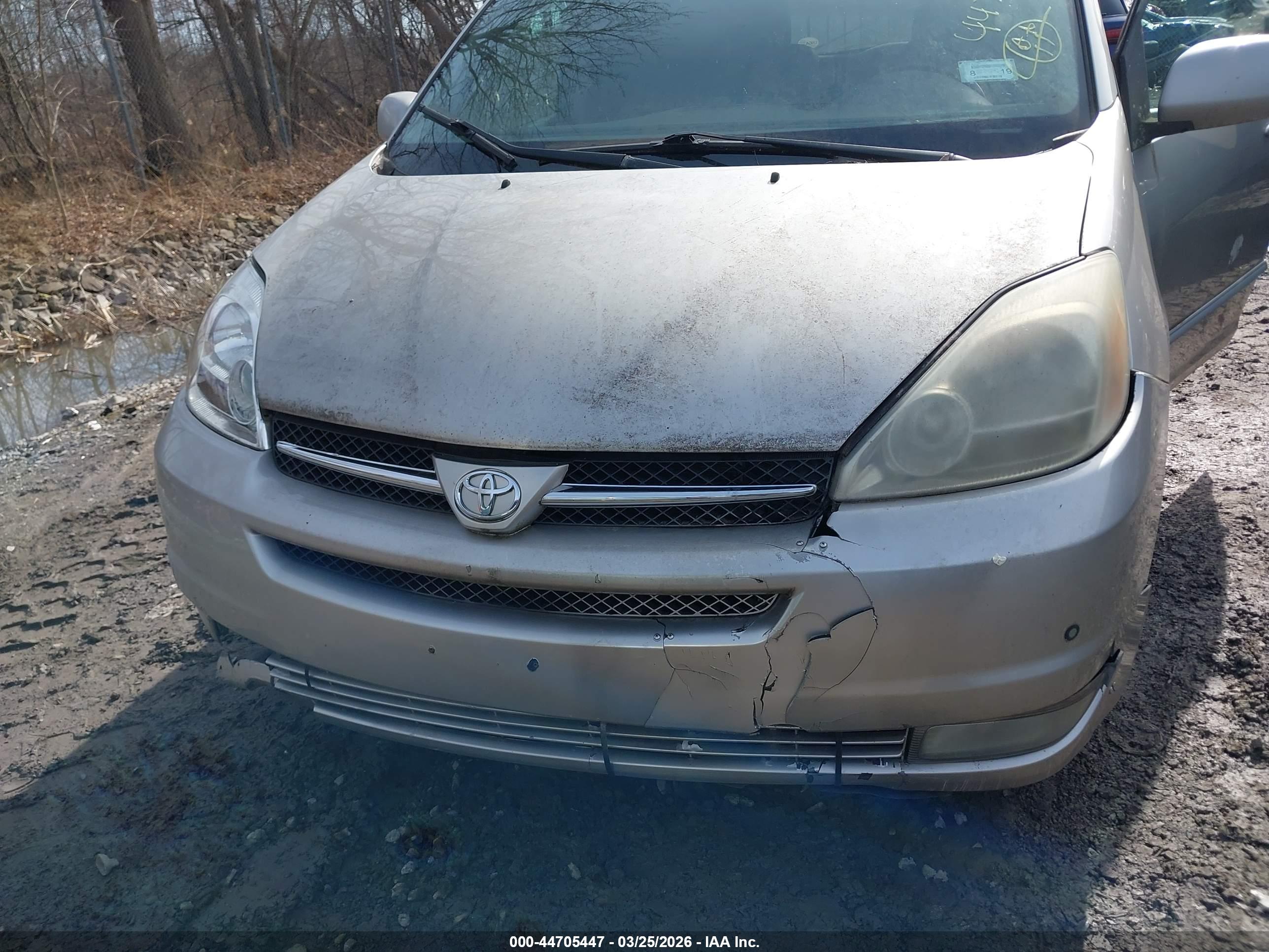 TOYOTA SIENNA image 6
