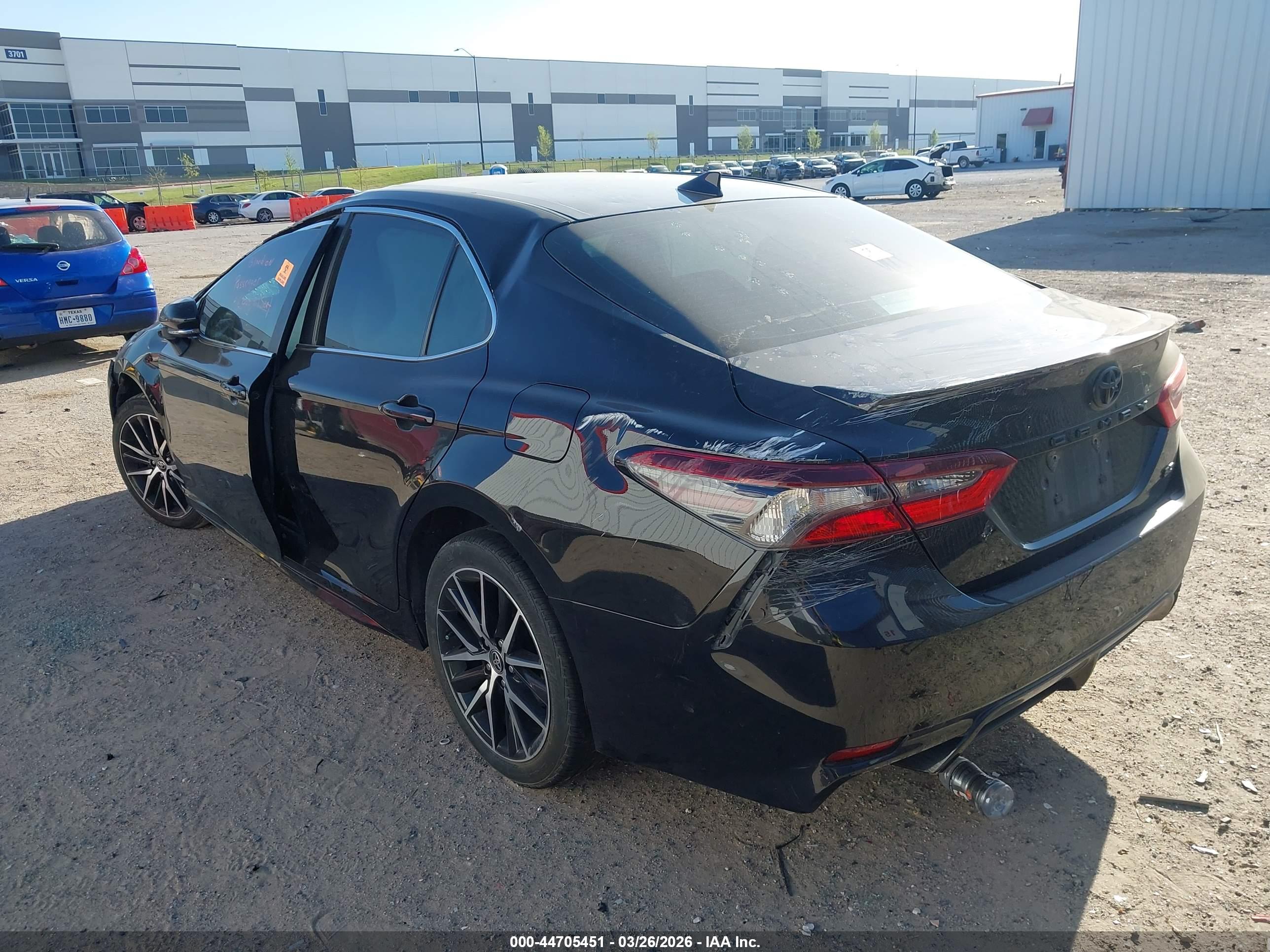 TOYOTA CAMRY image 3