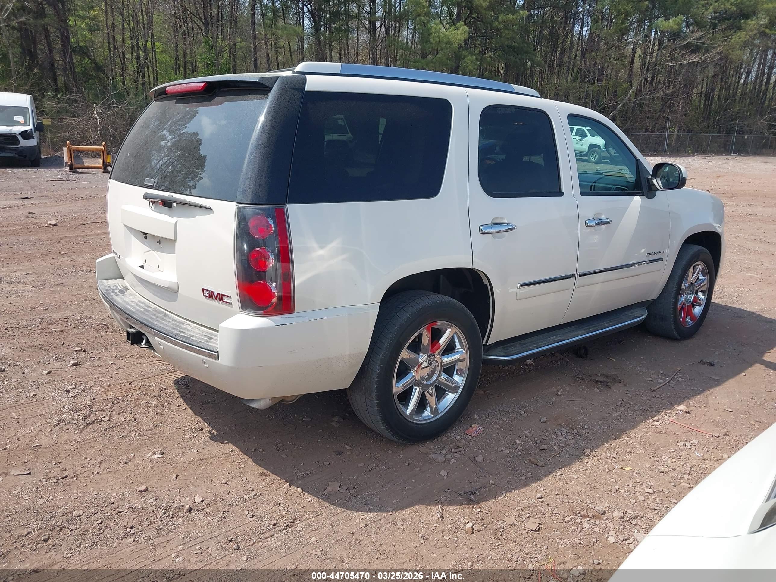 GMC YUKON image 4