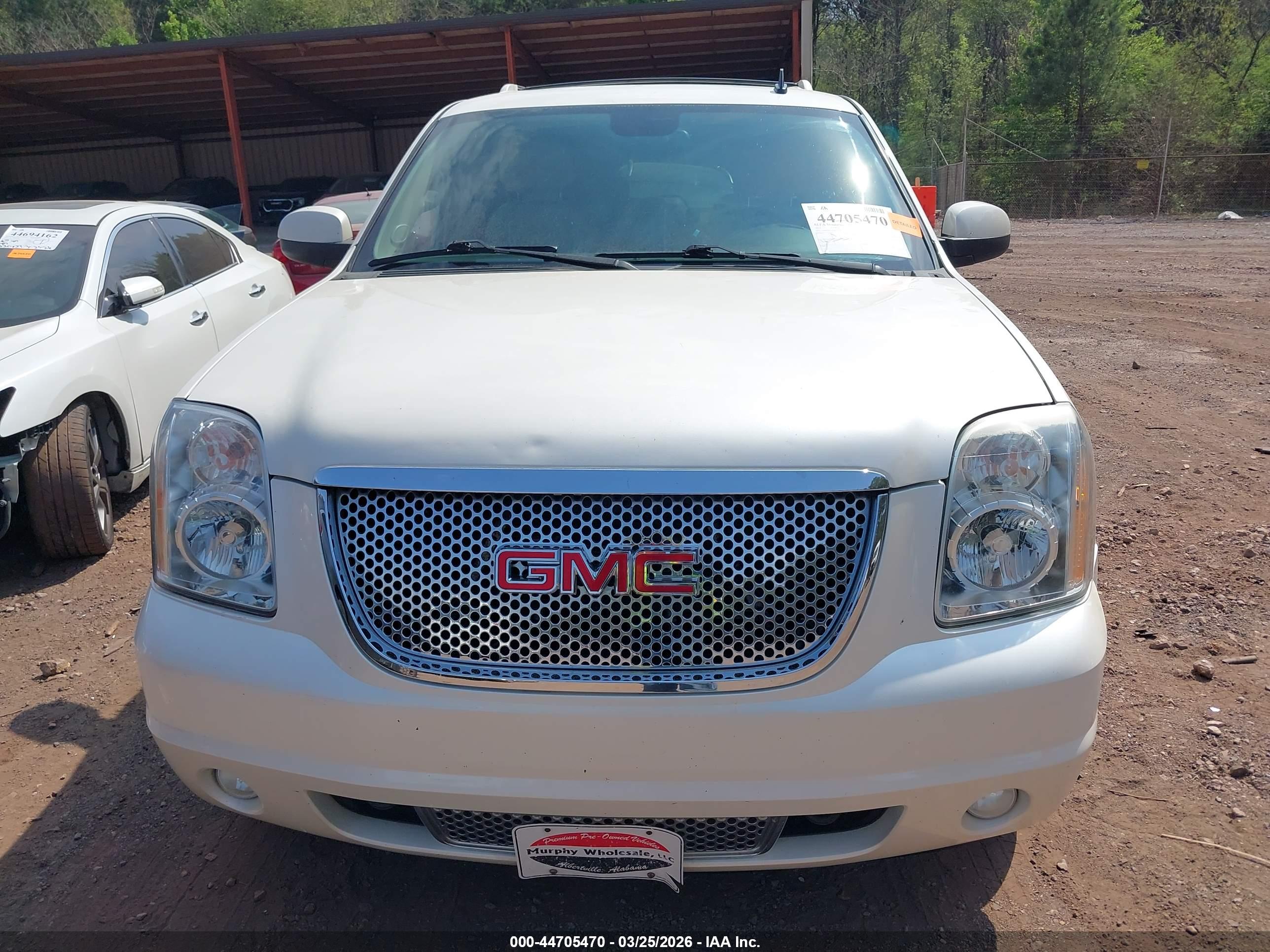 GMC YUKON image 6