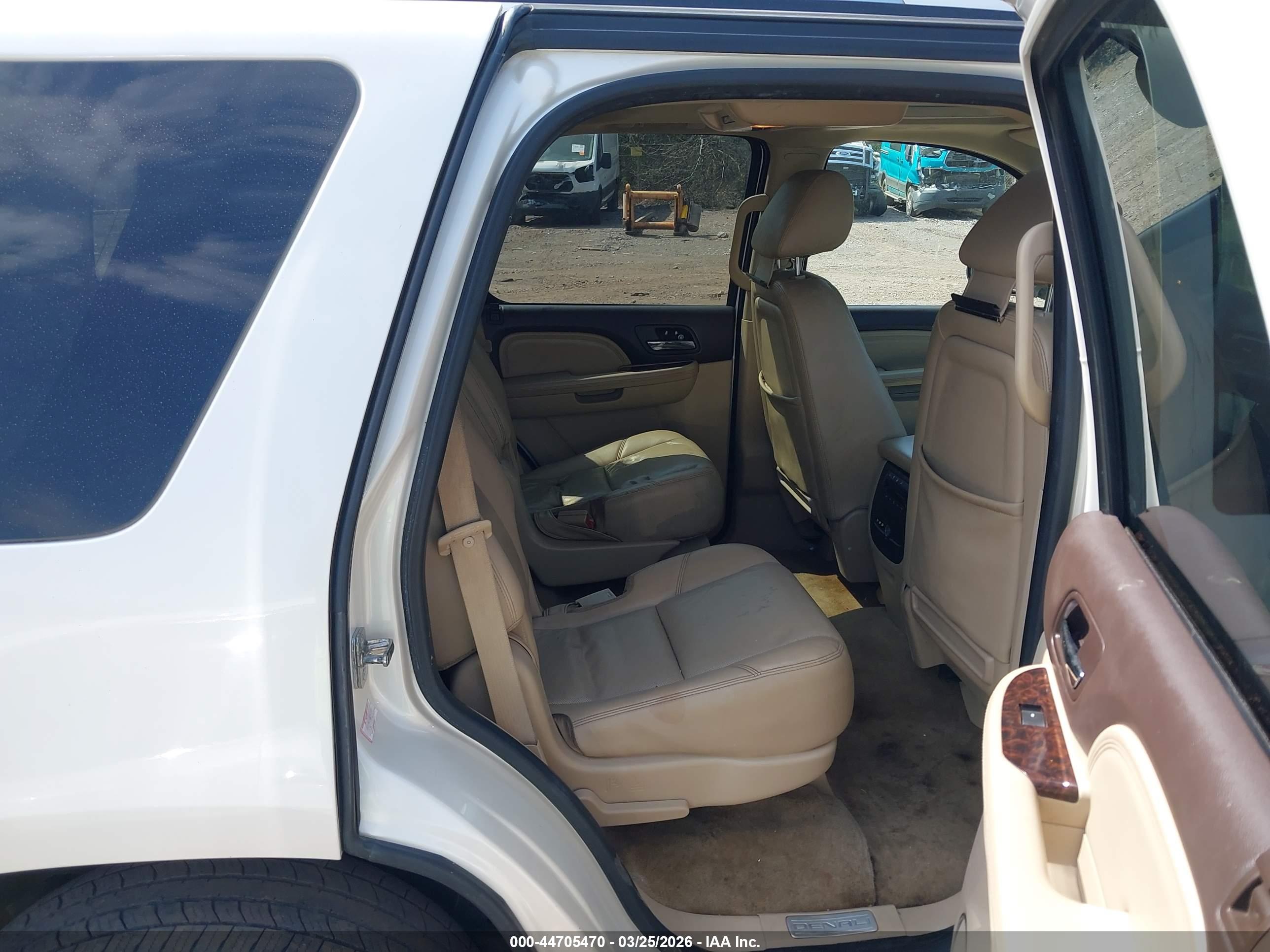 GMC YUKON image 8