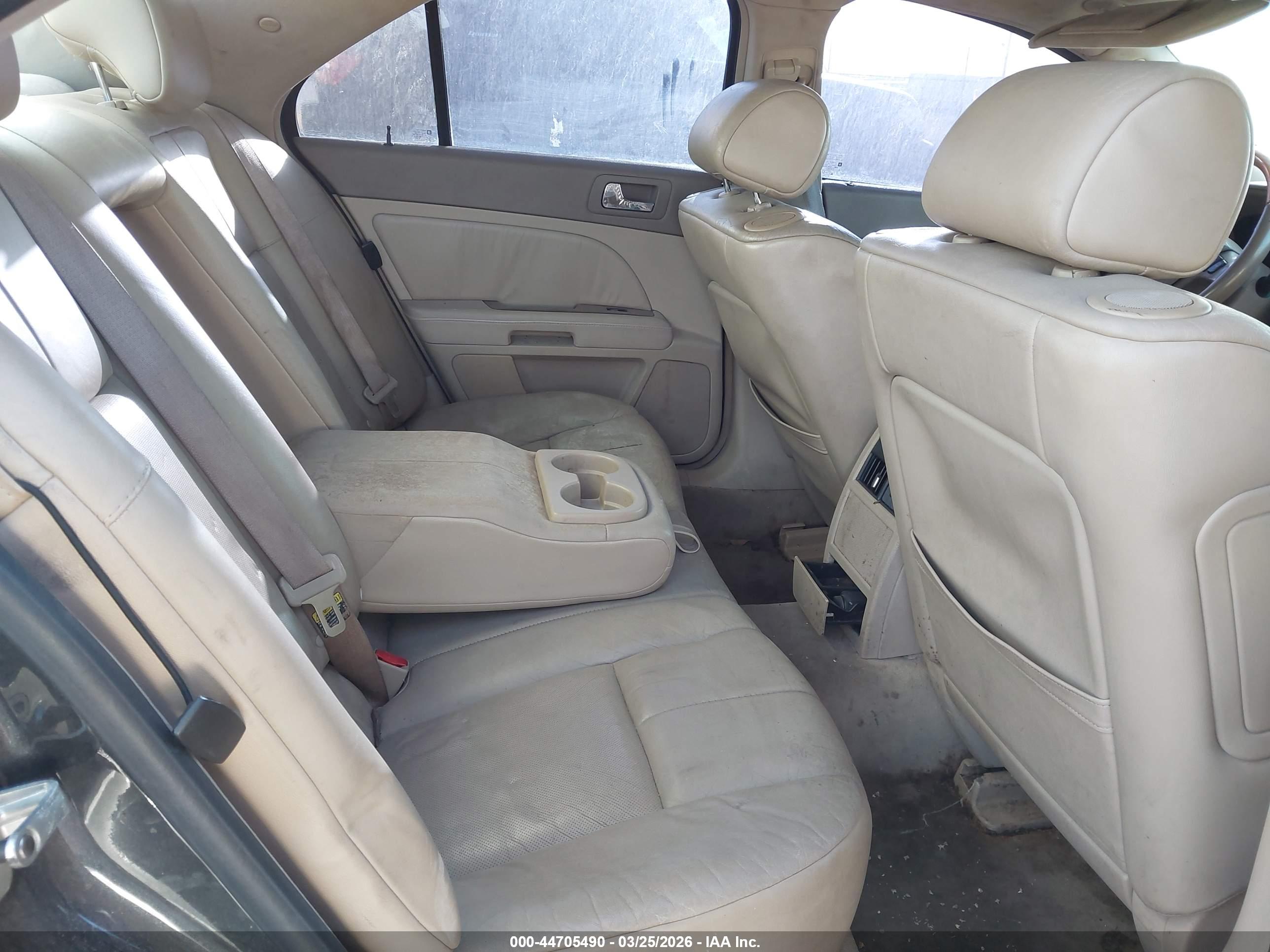 CADILLAC STS image 8