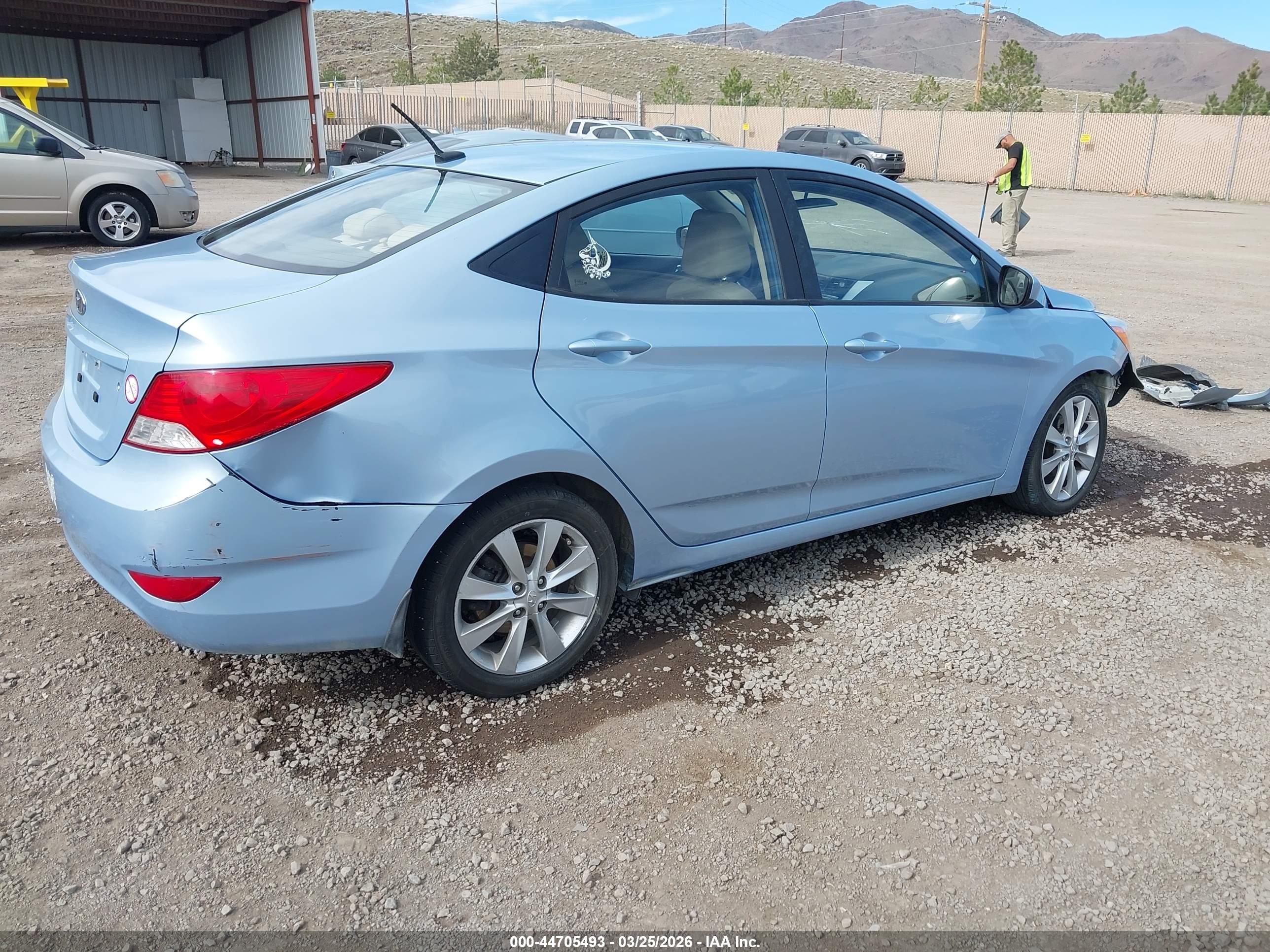HYUNDAI ACCENT image 4