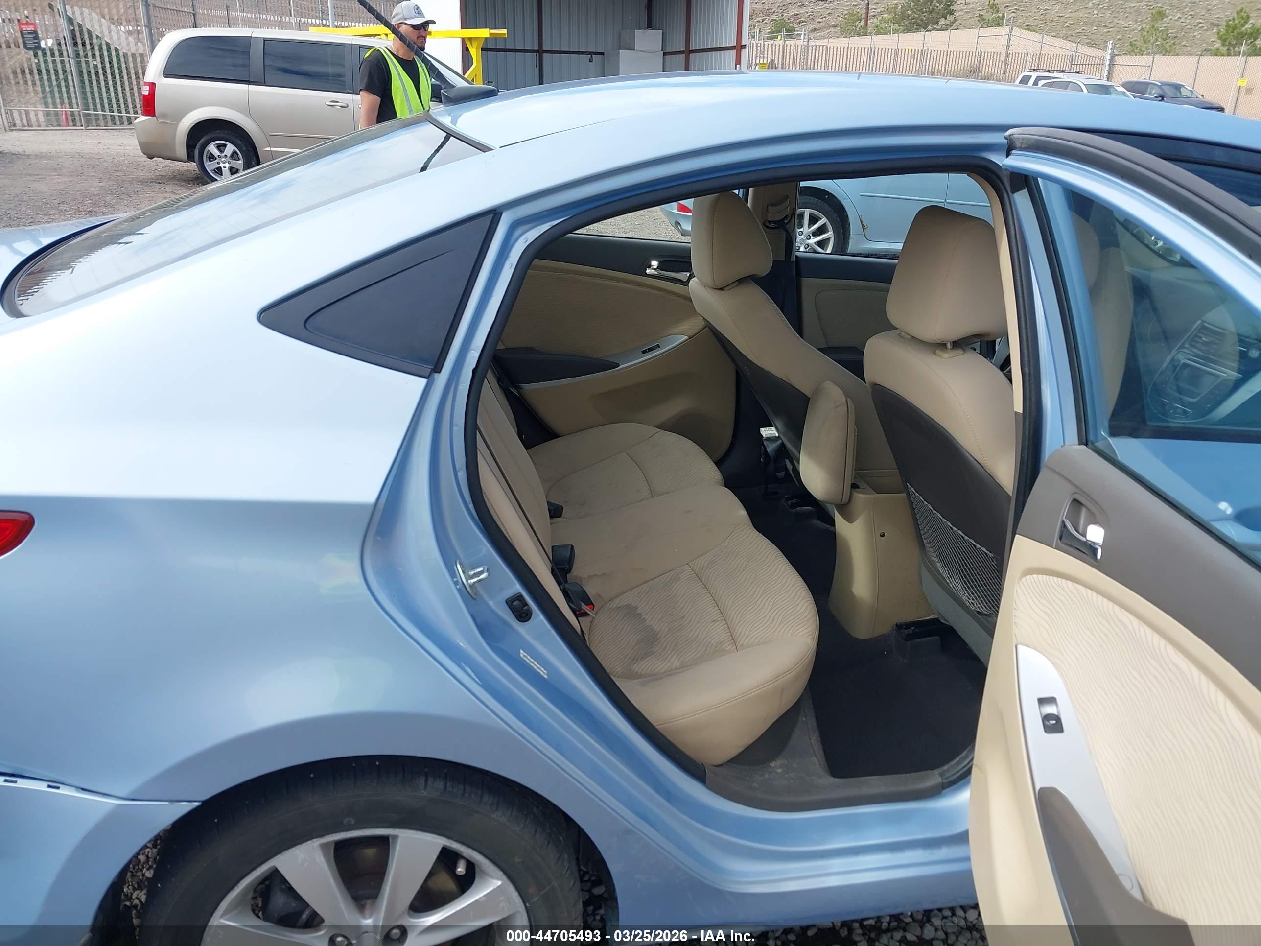 HYUNDAI ACCENT image 8