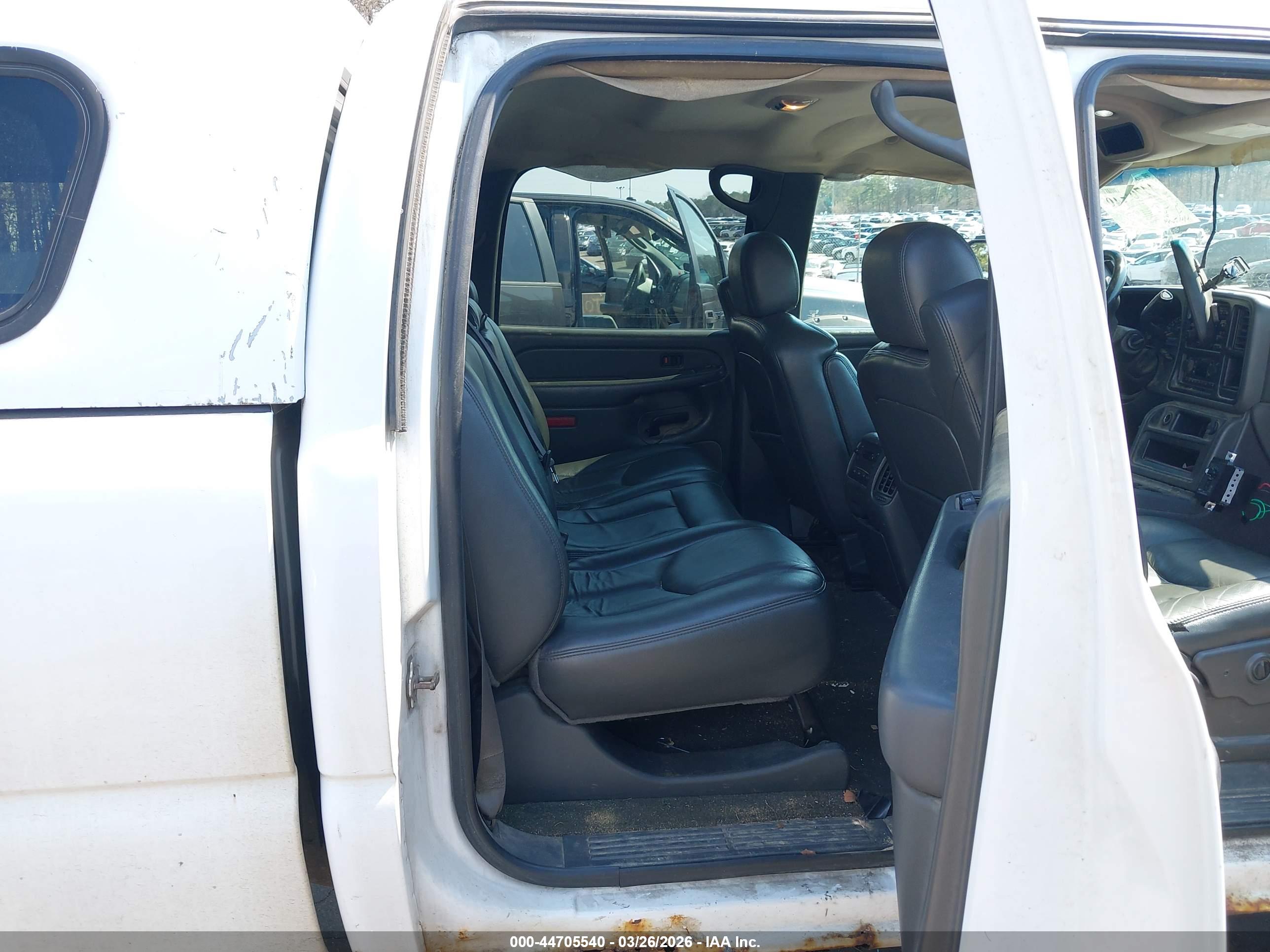 CHEVROLET SILVERADO image 8