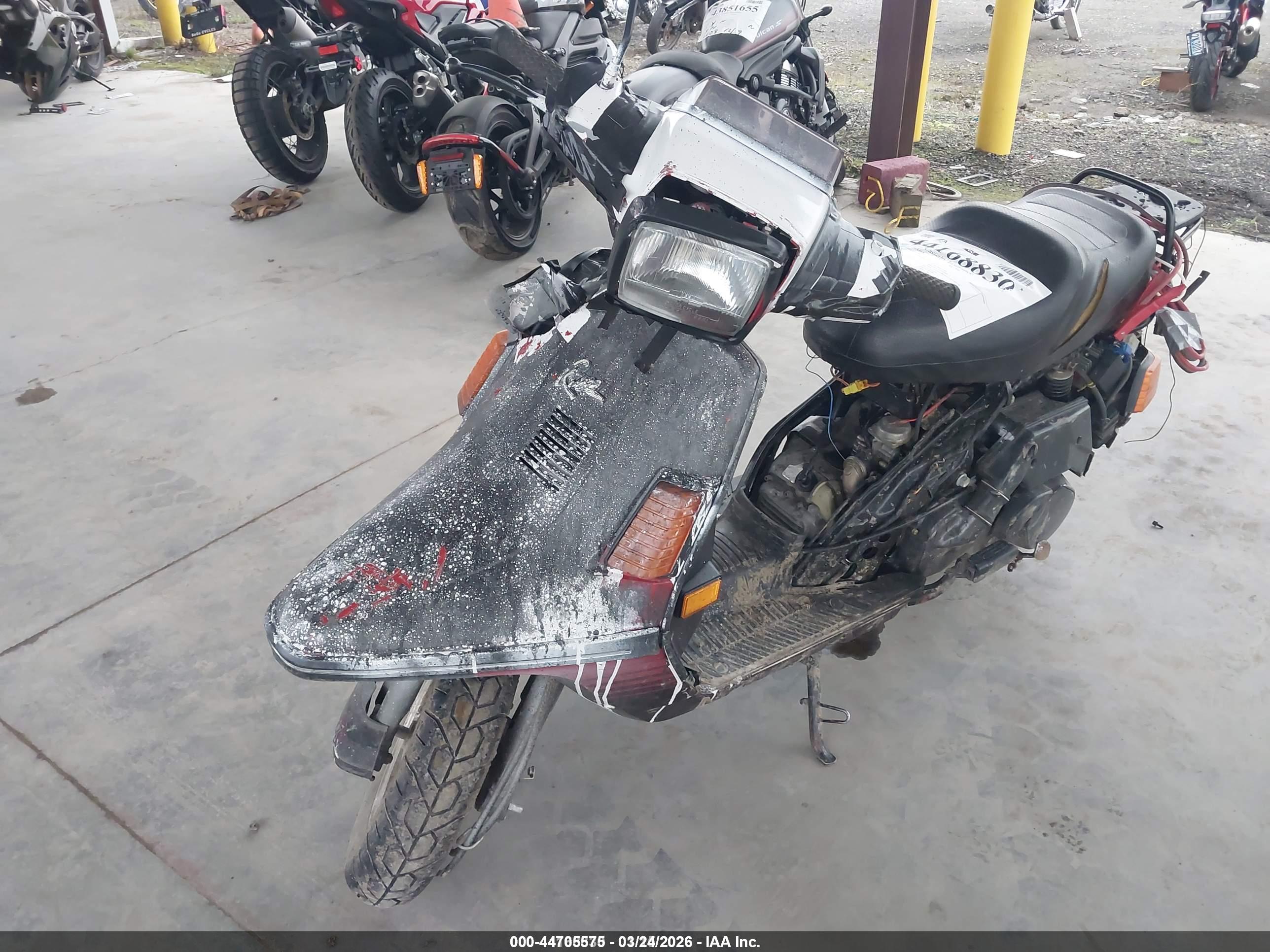 YAMAHA XC200 image 2