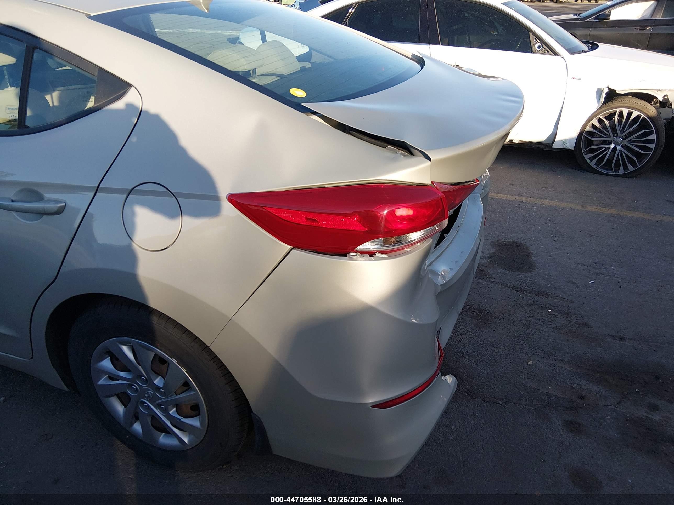 HYUNDAI ELANTRA image 6