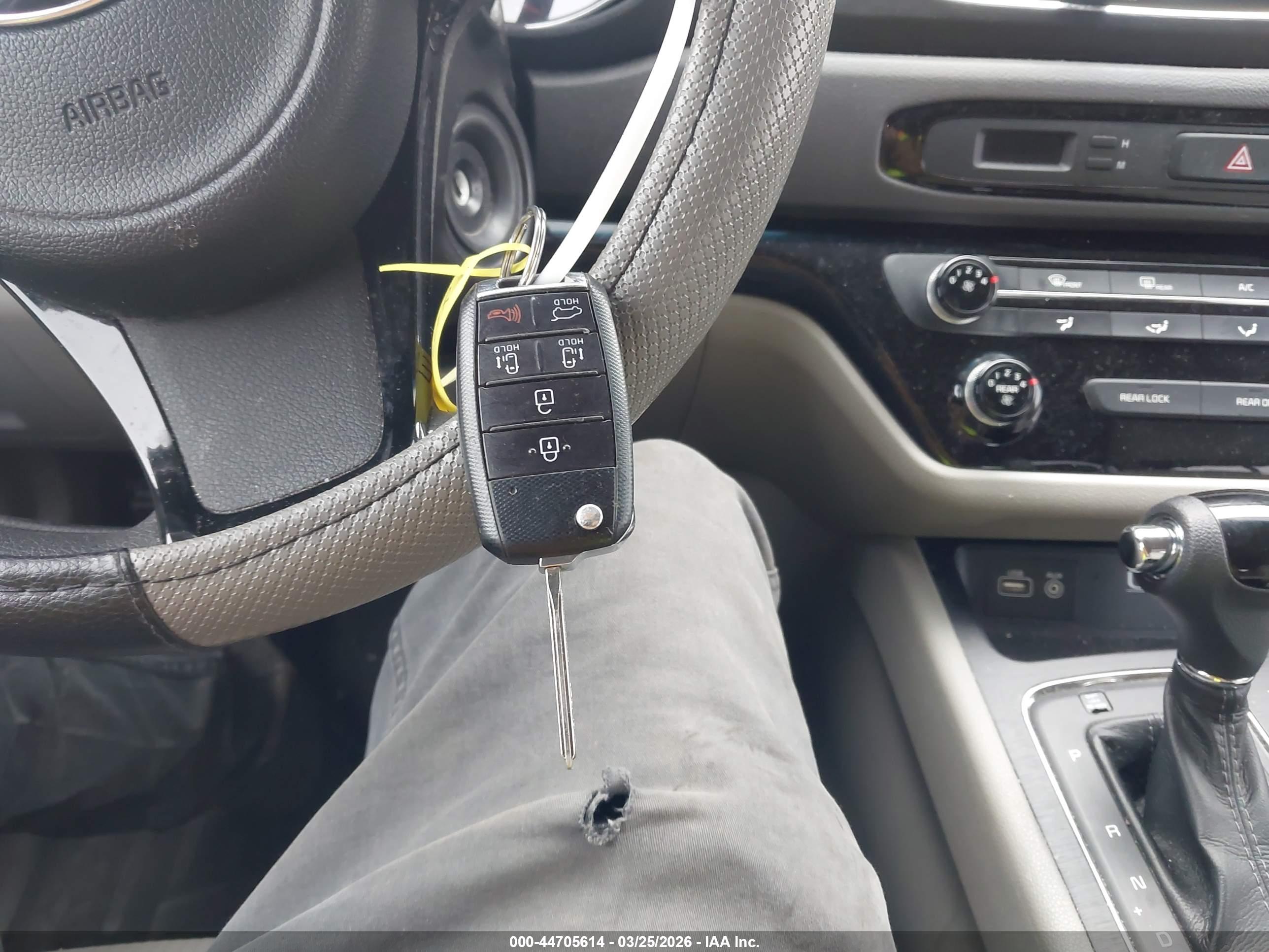 KIA SEDONA image 11