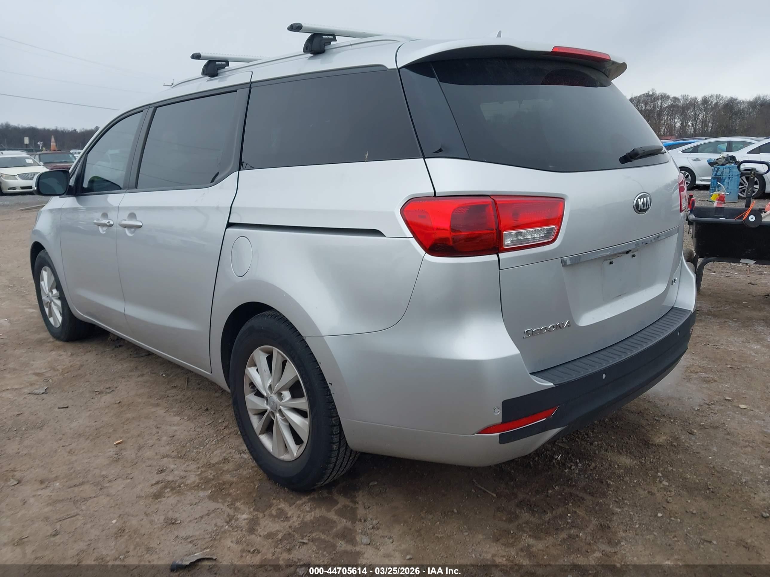 KIA SEDONA image 3