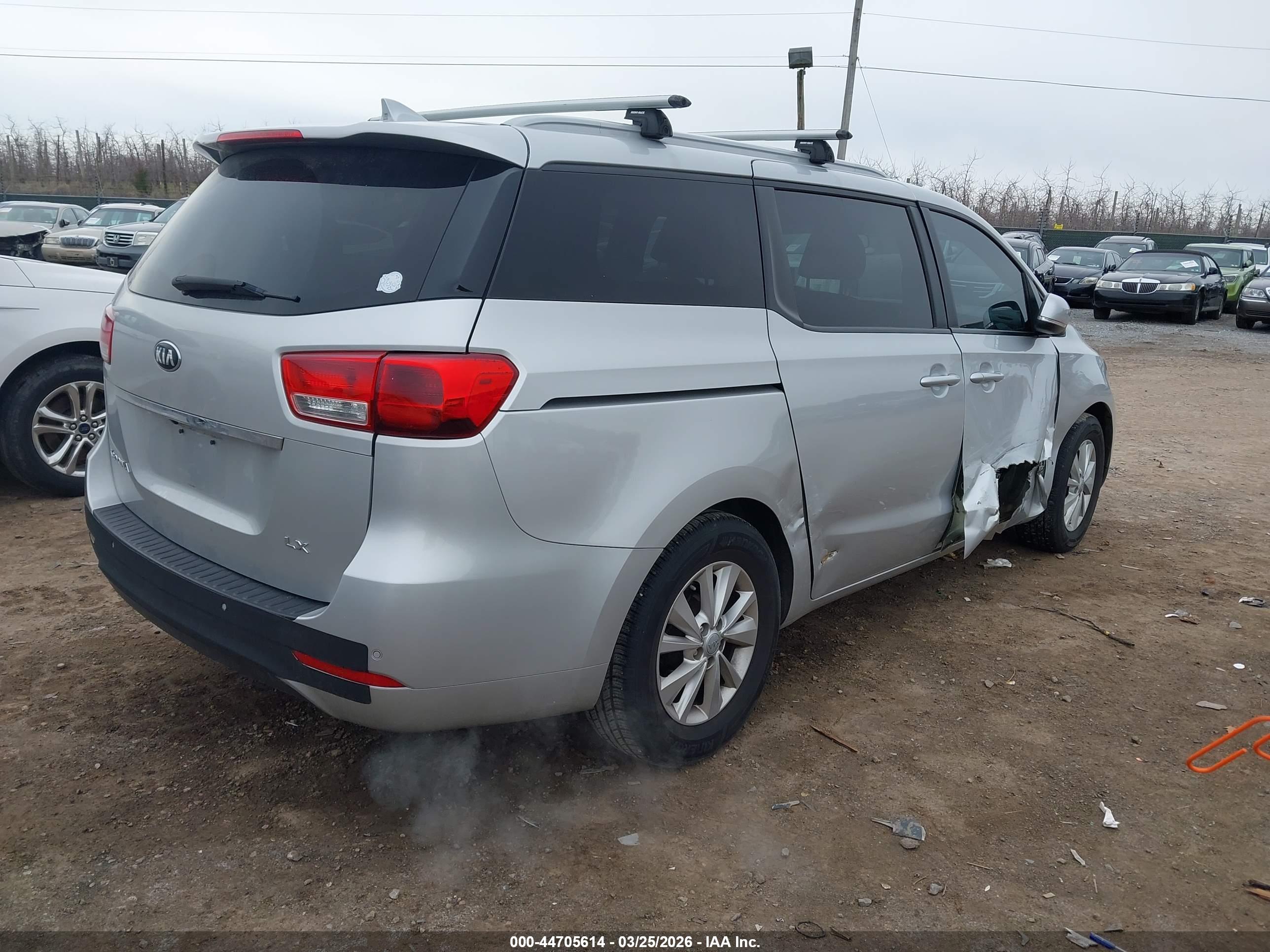 KIA SEDONA image 4