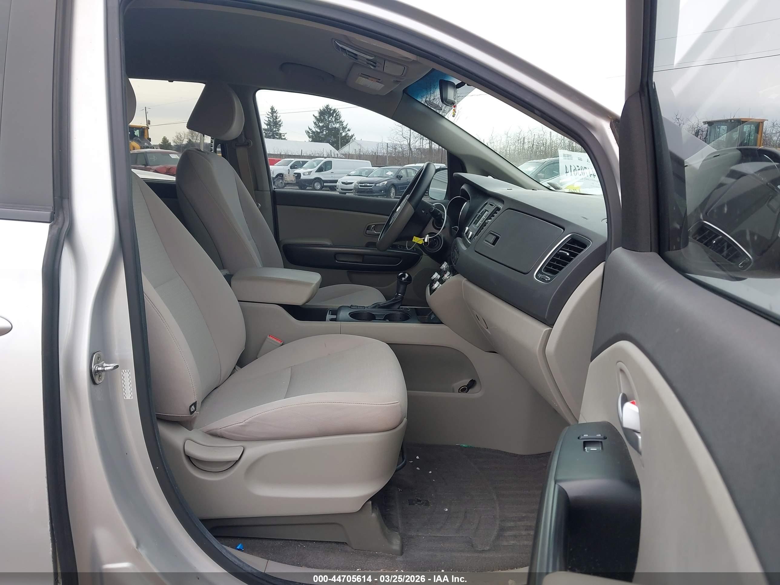KIA SEDONA image 5