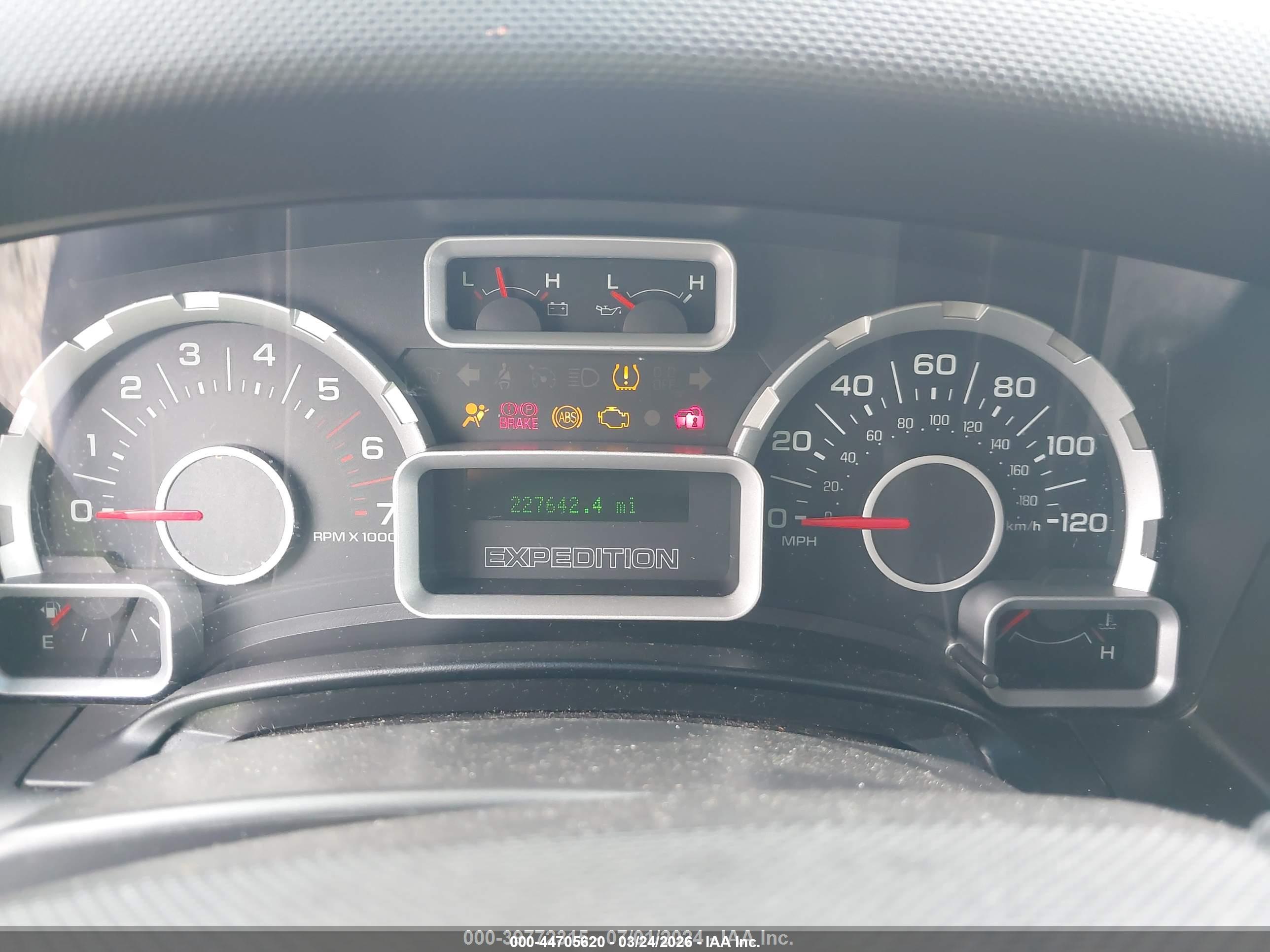 FORD EXPEDITION image 7